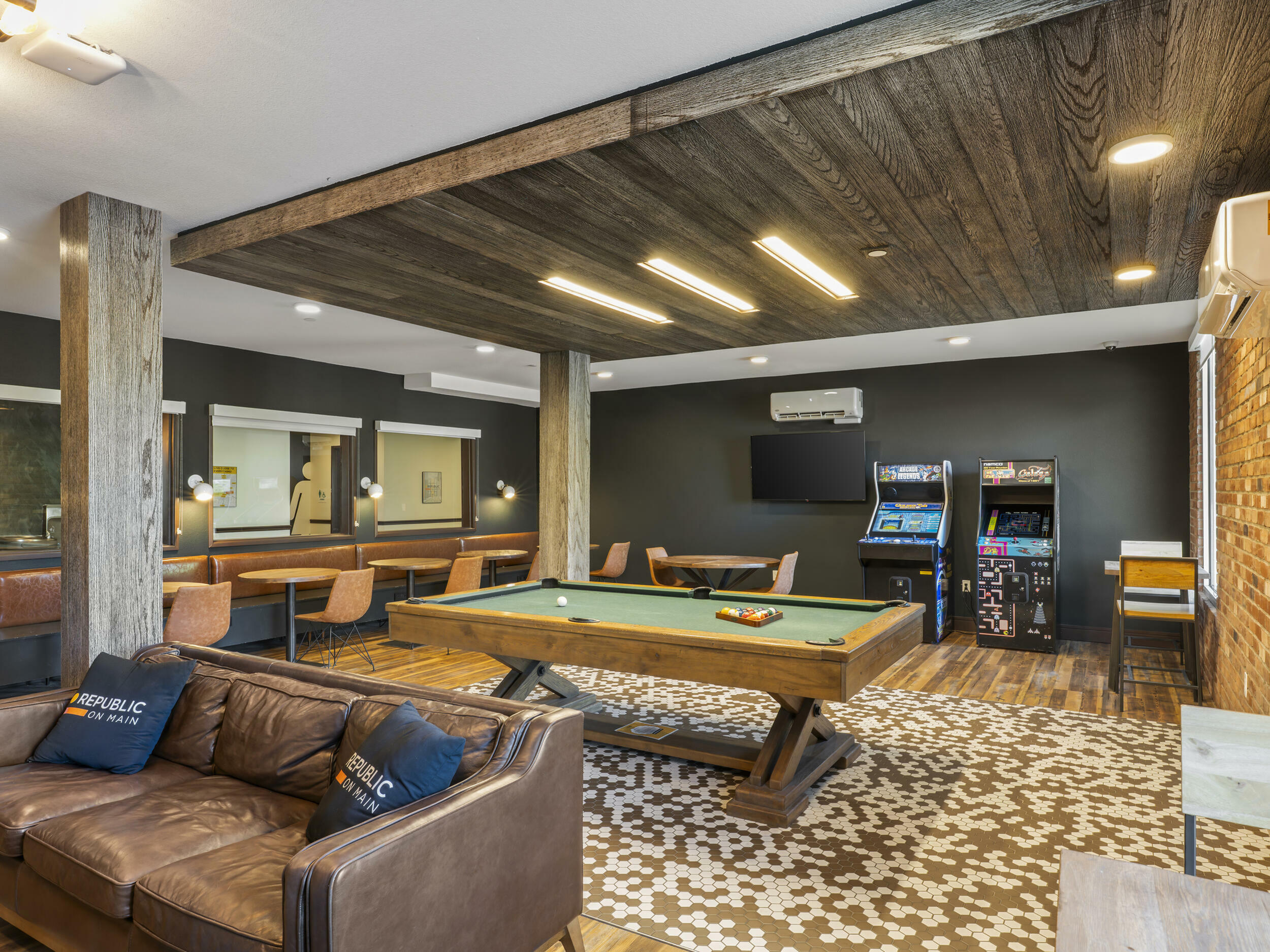Republic on Main in Moscow, ID resident lounge and community space with leather couches, arcade games, and a pool table.