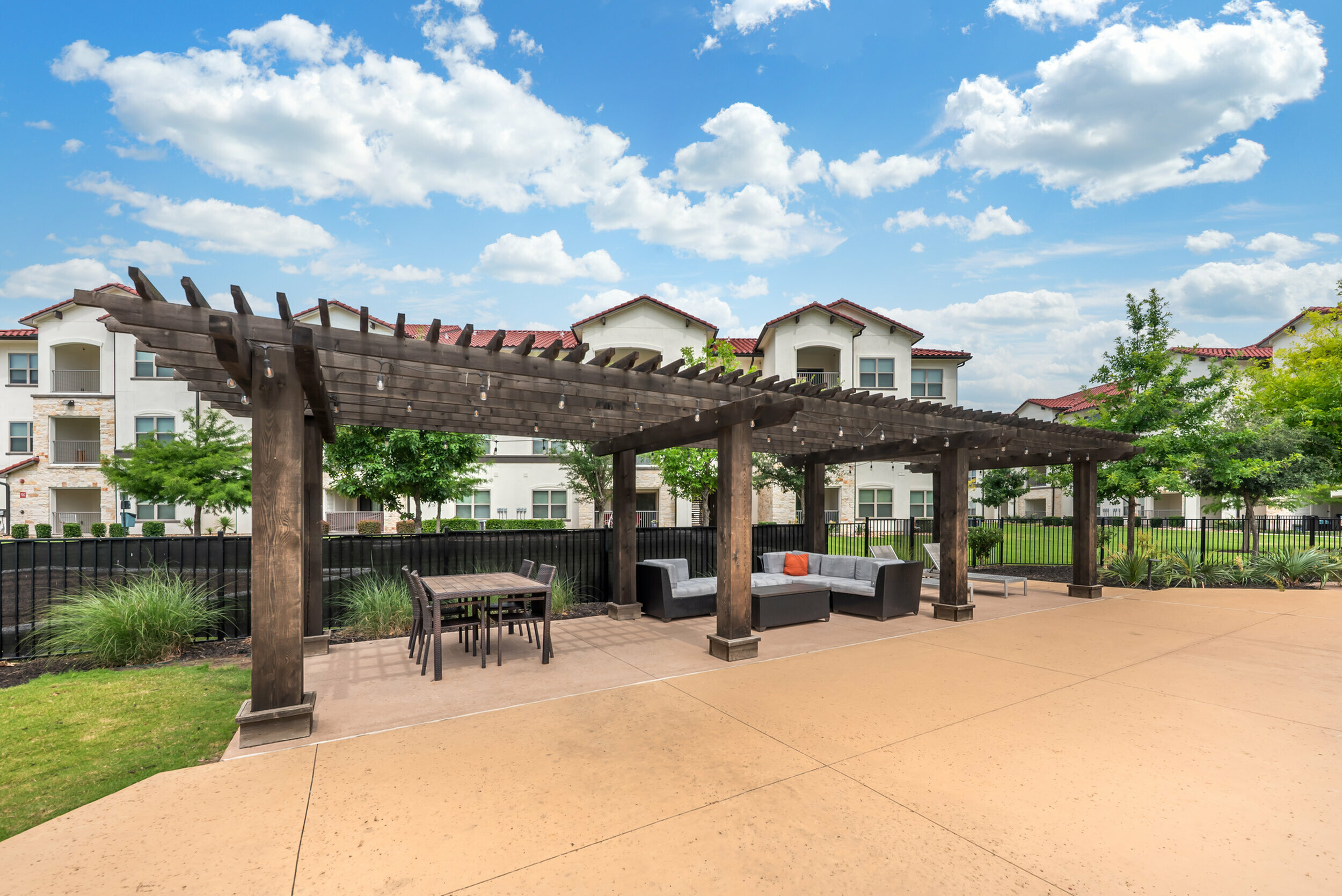 Picnic and BBQ Area at Stone Hill Apartments in Pflugerville, TX
