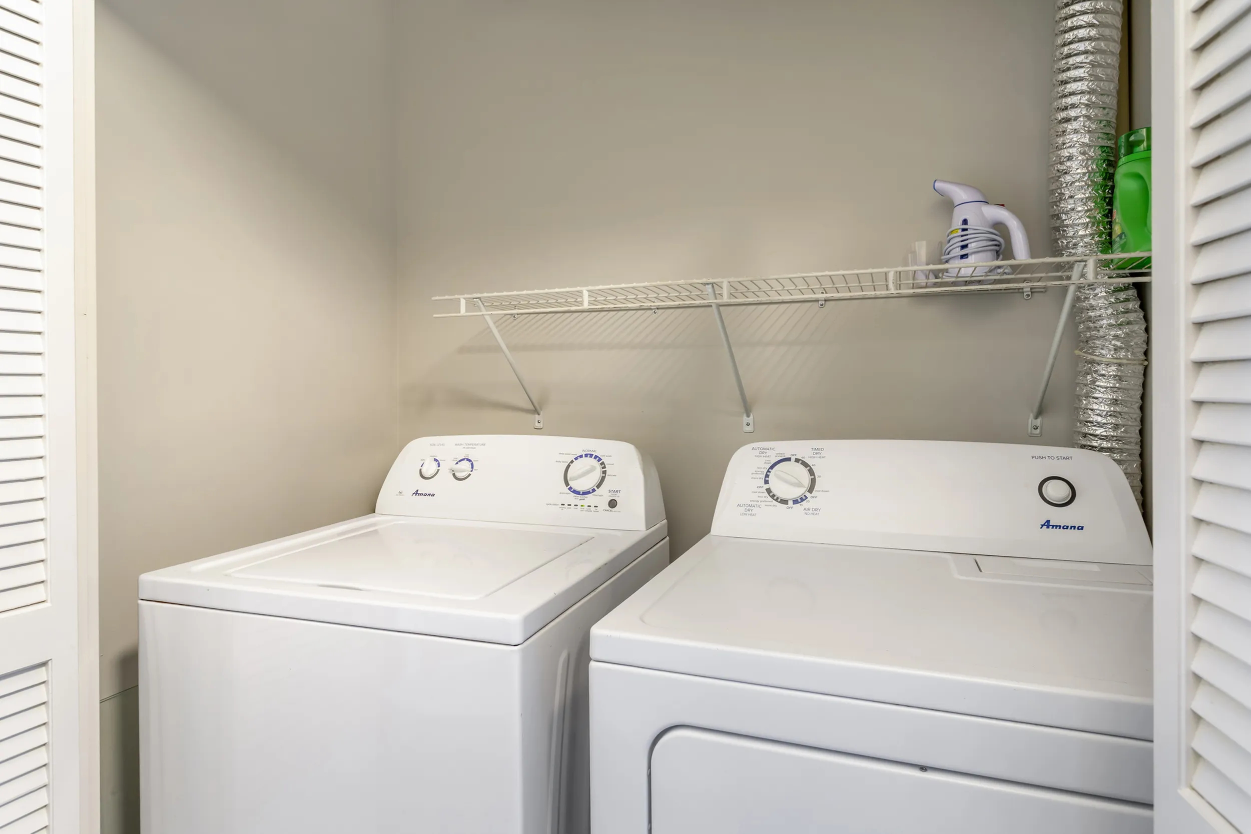 Private in-unit washer and dryer laundry included in apartments at The Landings Knoxville TN