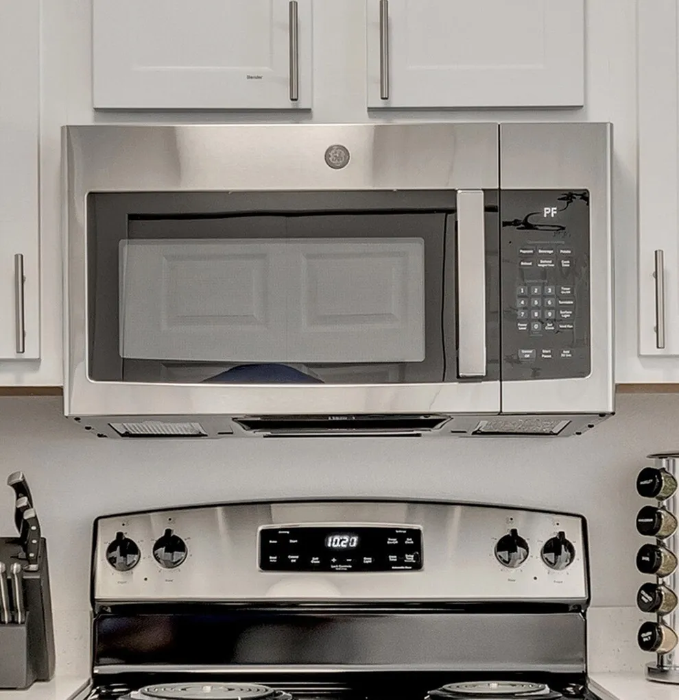 Microwave in a Pinnacle Mountain View apartment kitchen in Clearfield, UT