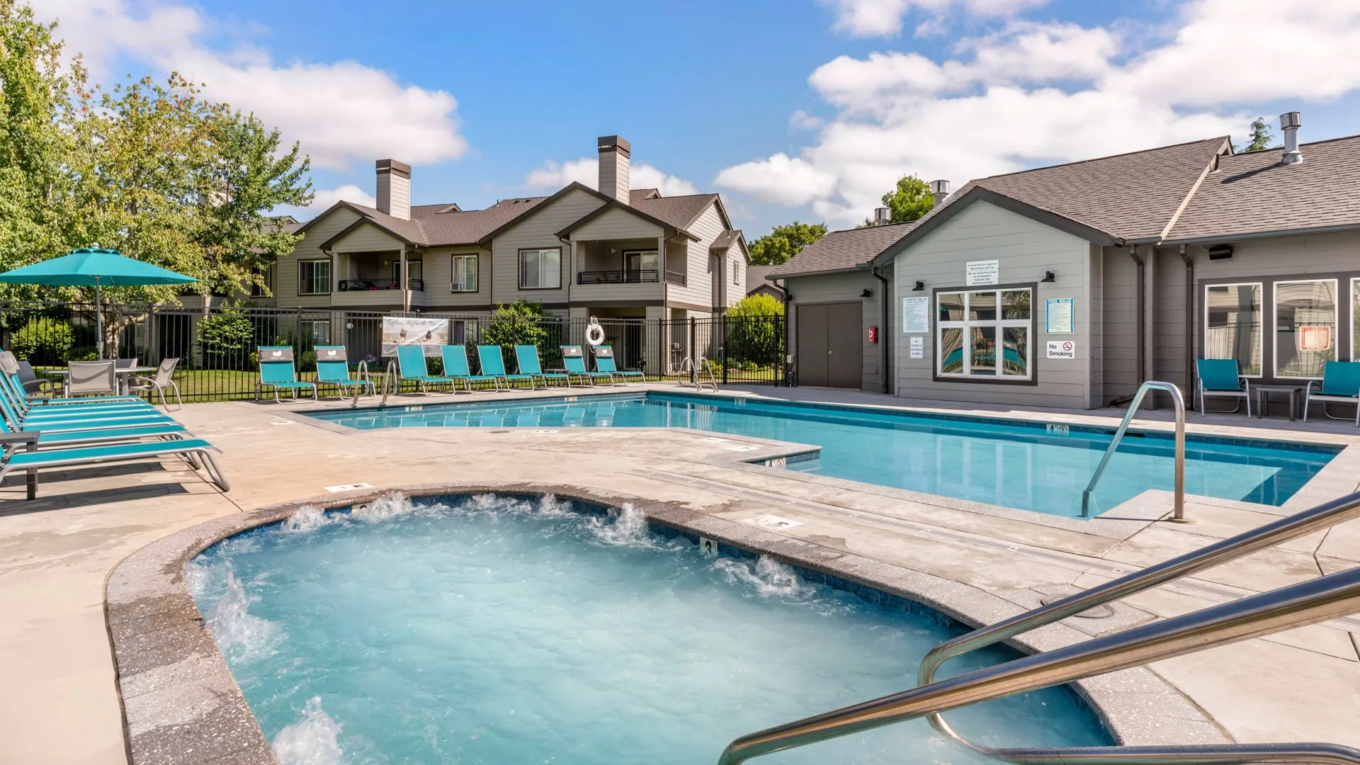 Resort-style pool and hot tub at Forest Hills apartments in Eugene Oregon