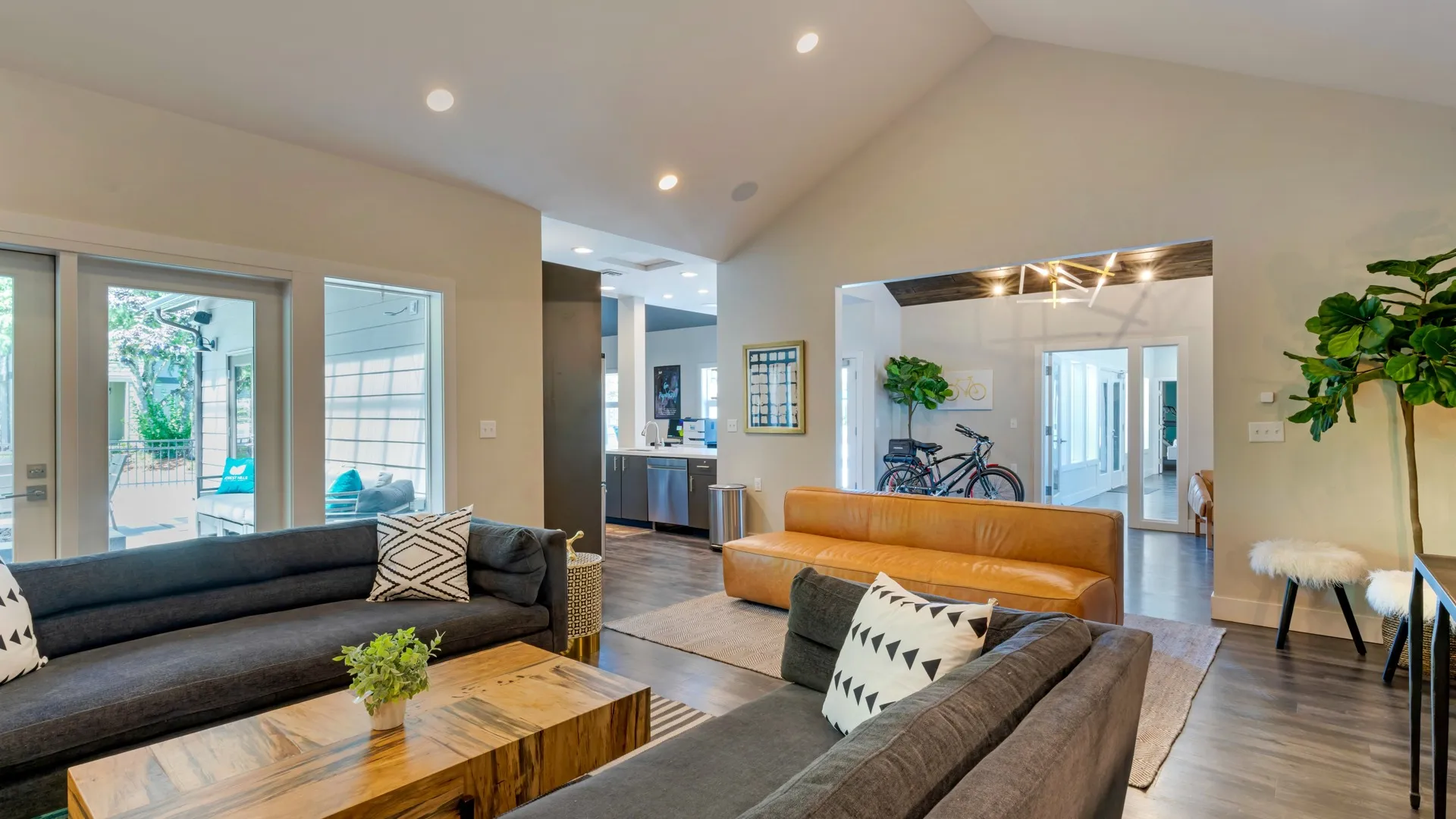 Clubhouse gathering space at Forest Hills apartment community in Eugene OR