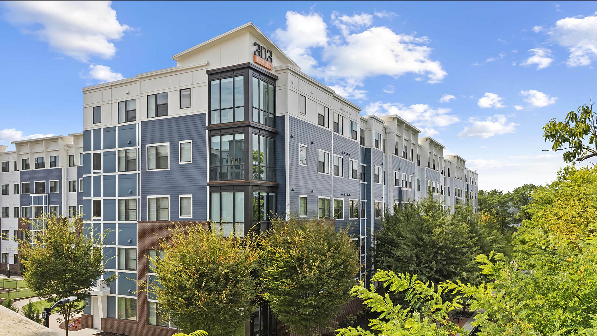 Close to Downtown Knoxville and Neyland Stadium