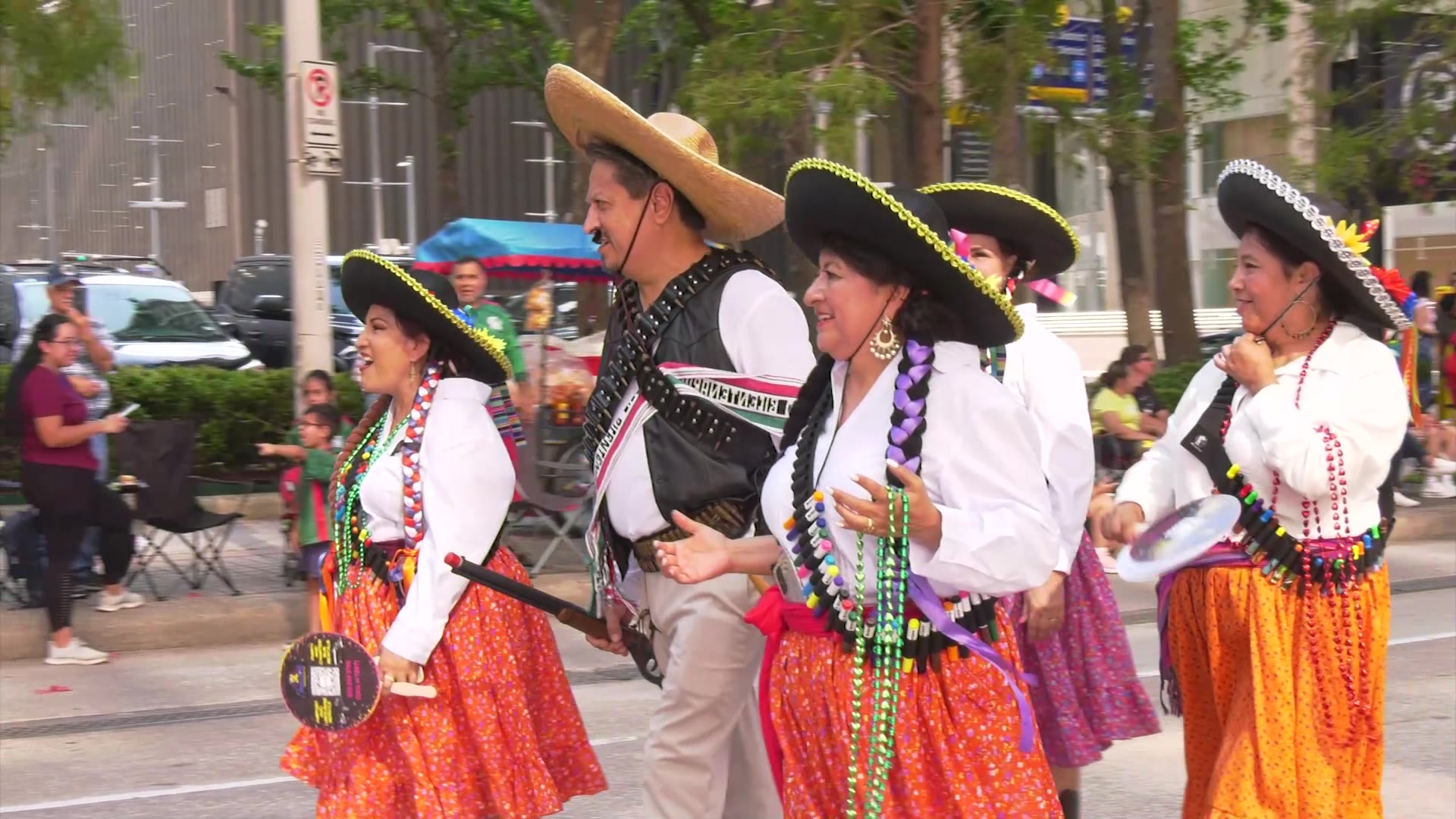 WATCH: First-ever Mexican Independence Day Parade celebrating Latino's $52B  contribution to Houston's economy | CW39 Houston