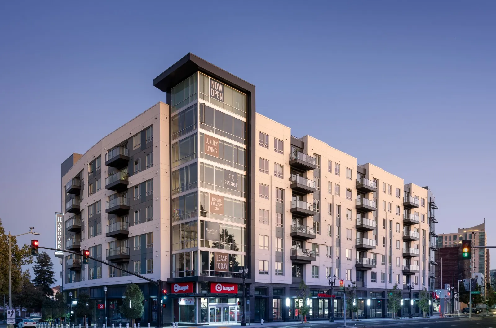 Hanover Broadway | Official Site | Oakland, CA Luxury Apartments