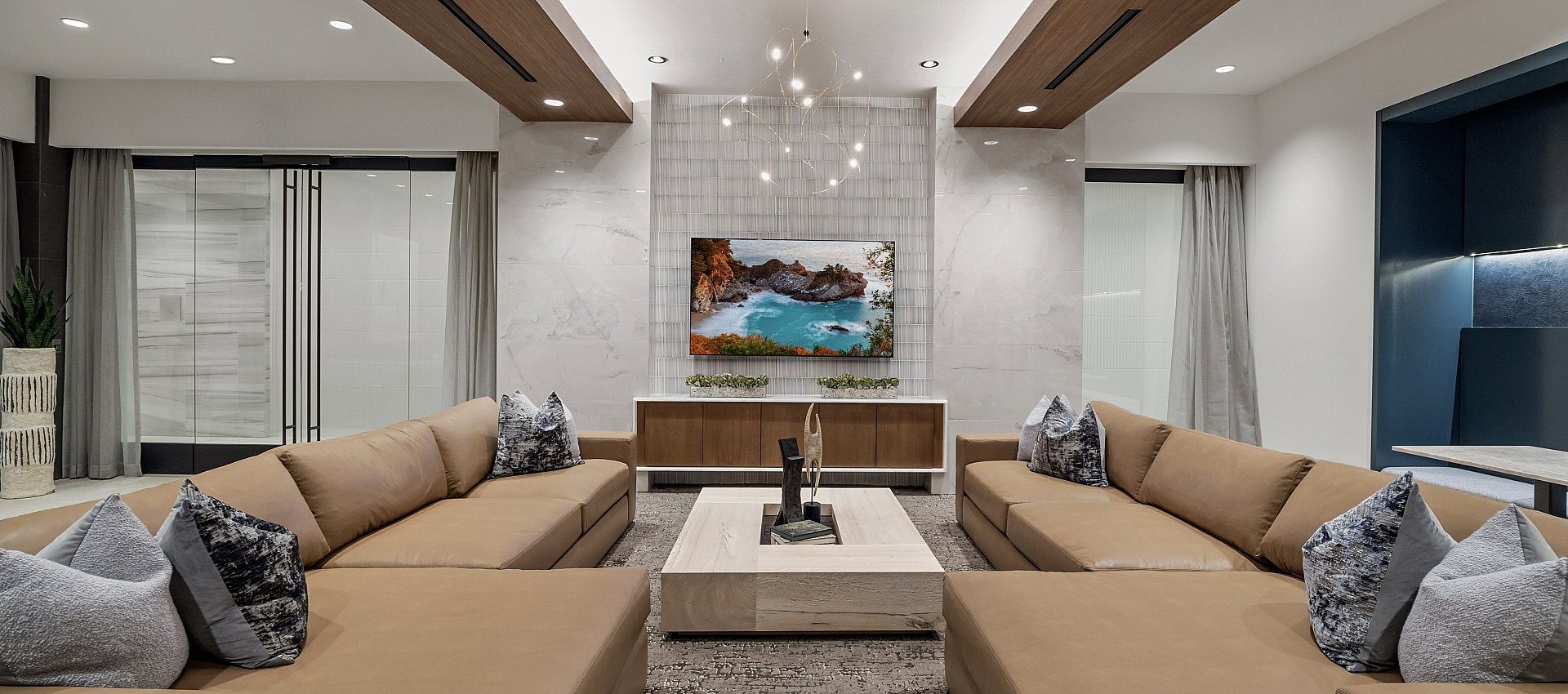 Hanover North Capitol - Elegant Lounge Area