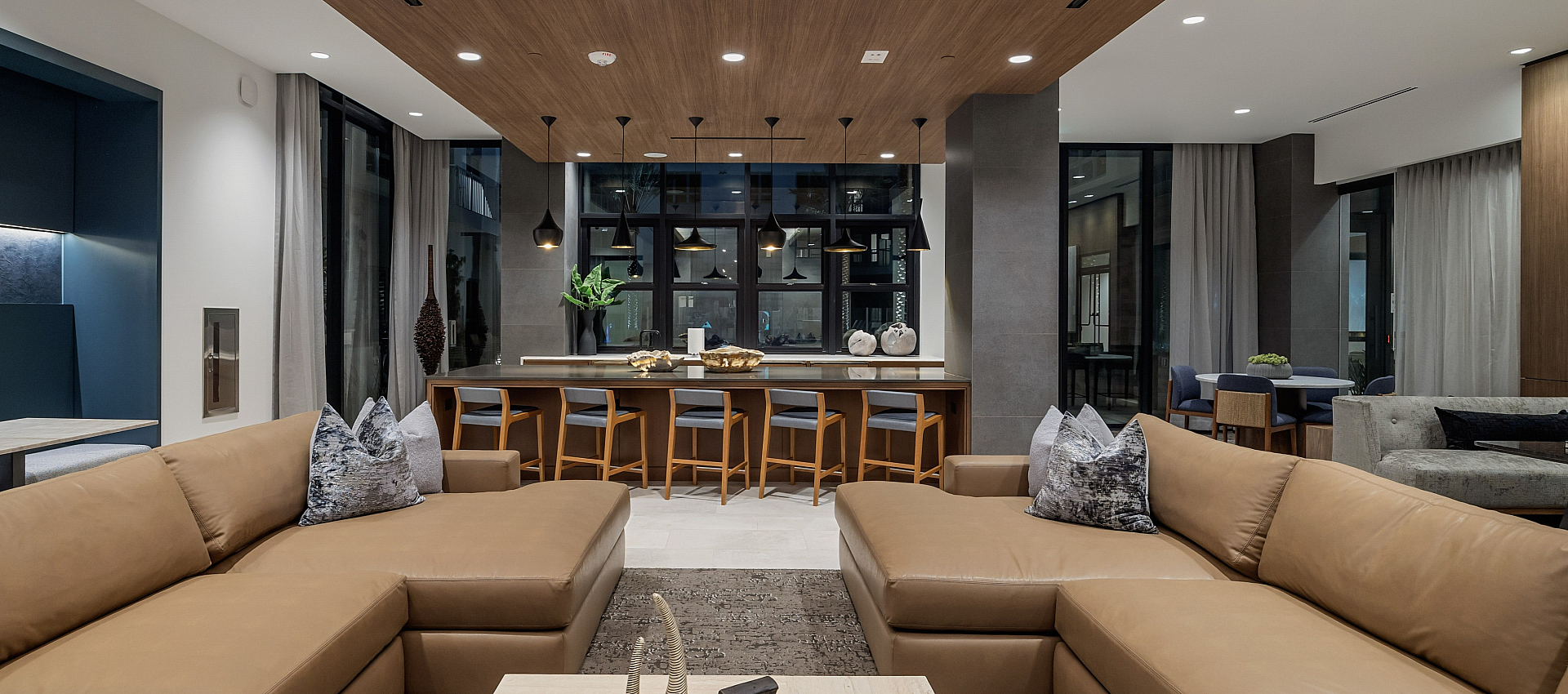 Hanover North Capitol - Modern Lounge Area