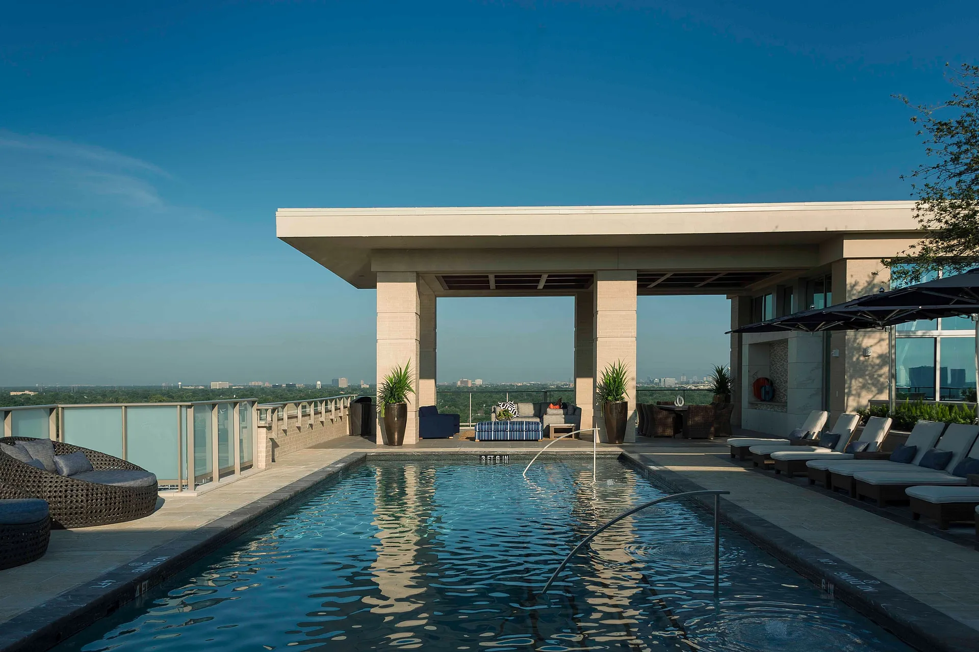 Hanover Southampton - Rooftop Pool
