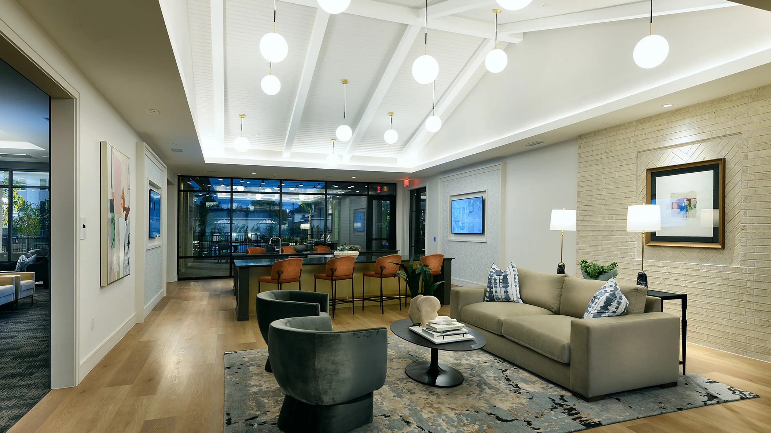 Hanover St. Pete - Stylish Lounge Area