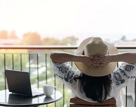 Live the Way The Views of Naperville | Naperville, IL Apartments
