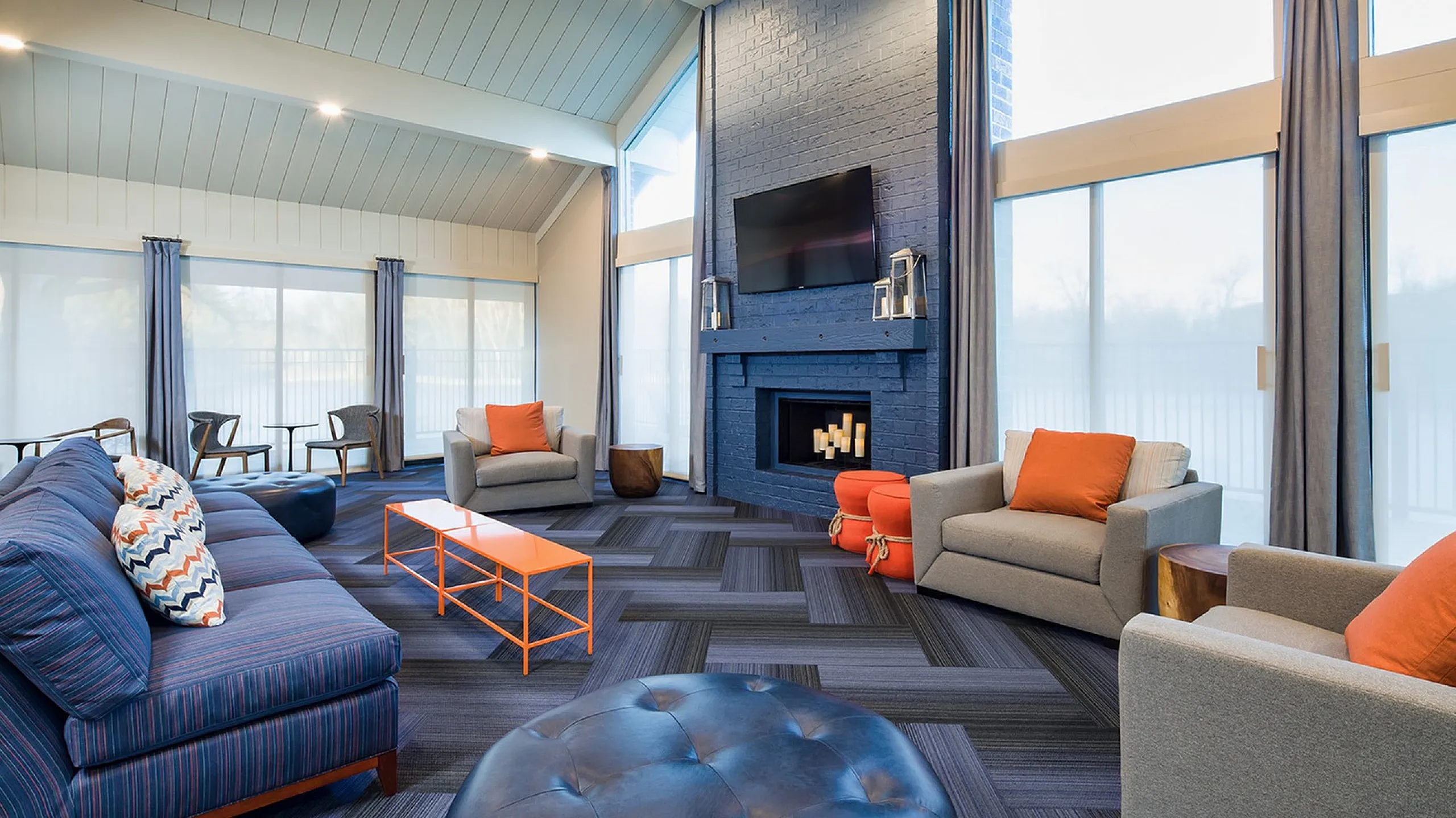 Lake House Dock  | Apartments in Wheeling, IL