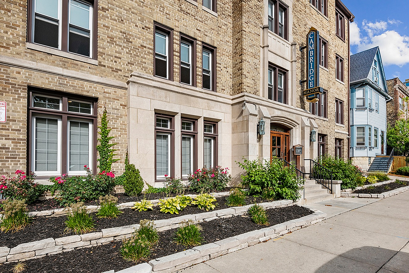 Cambridge Manor 1 of 4