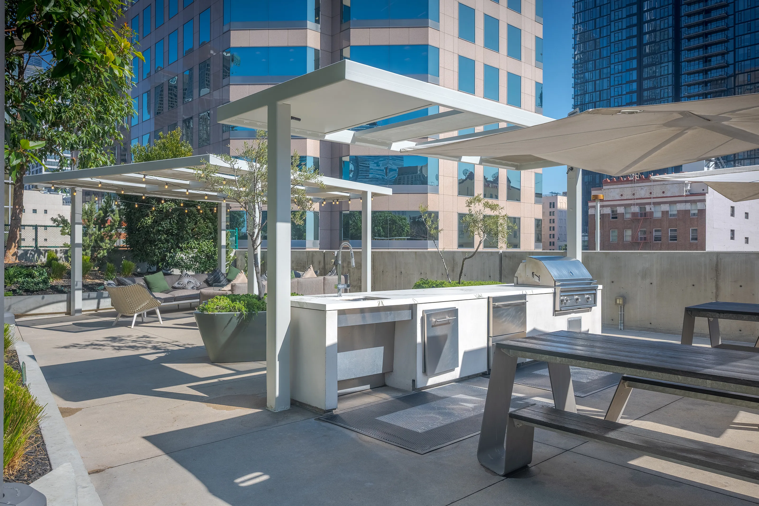 888 at Grand Hope Park - Outdoor Lounge