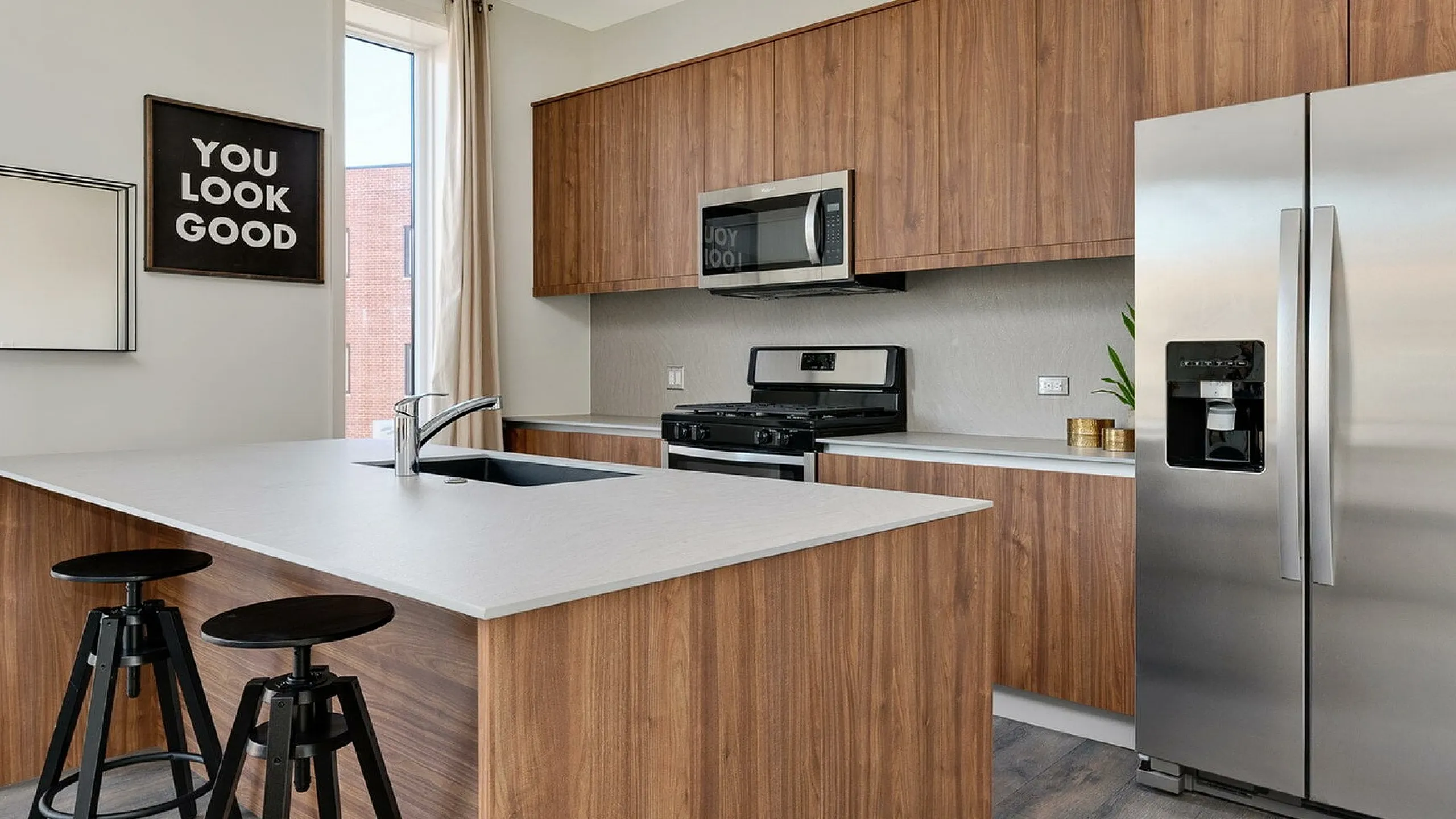 North-Oak-Lofts-Apartment-Homes-Kitchen-Island