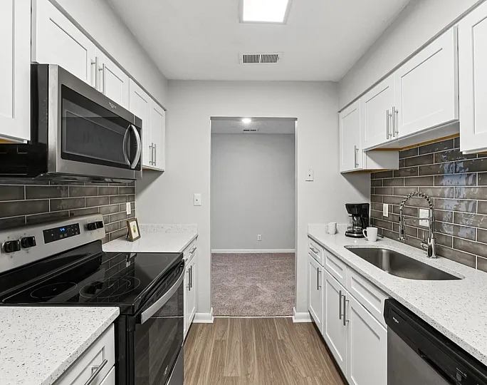renovated apartment kitchen at renew dunwoody