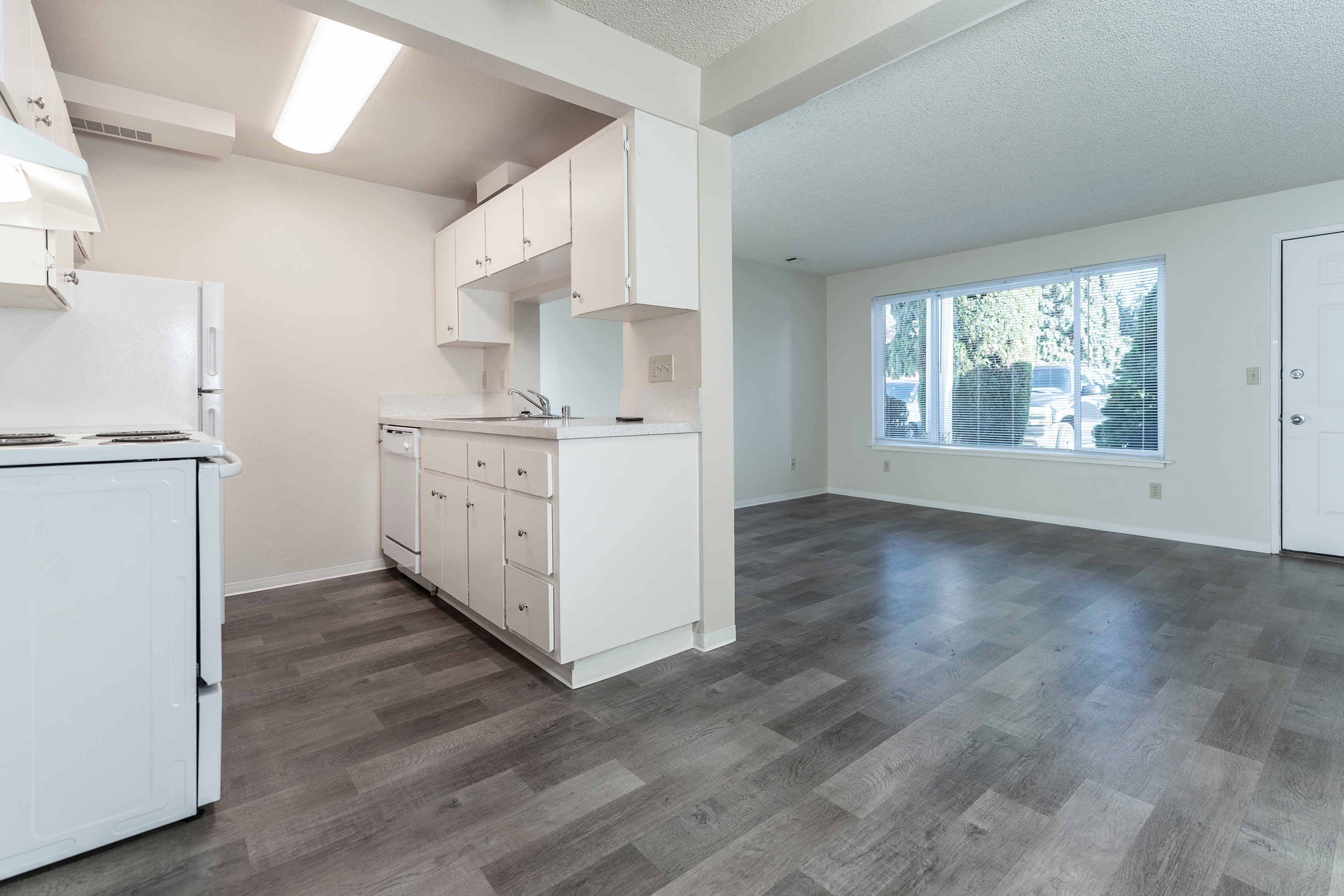 View Photos & Take A Virtual Tour Waverly Manor Apartments