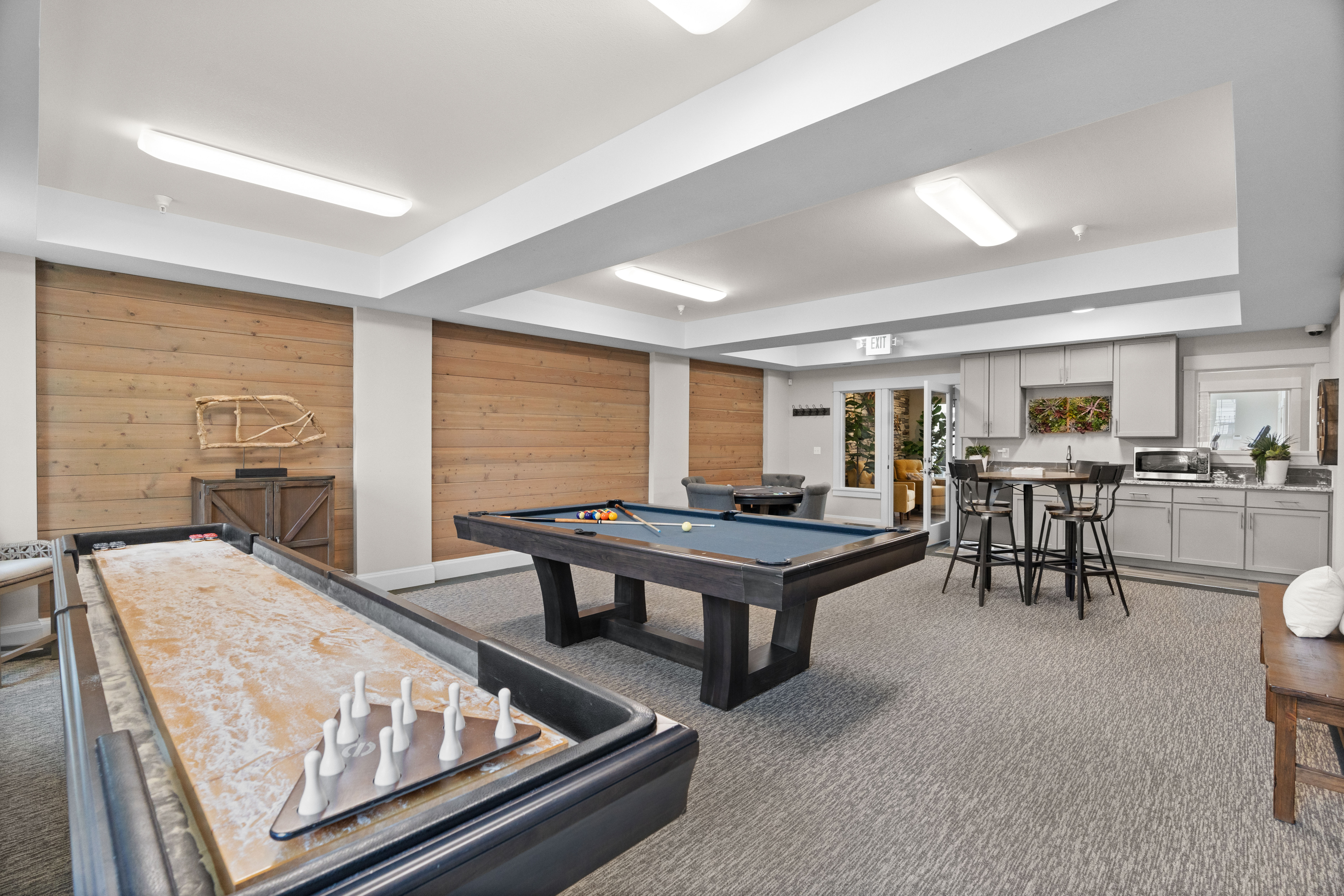 Shuffleboard and Billiards l Luxury Apartments in Puyallup, WA l Silver Creek