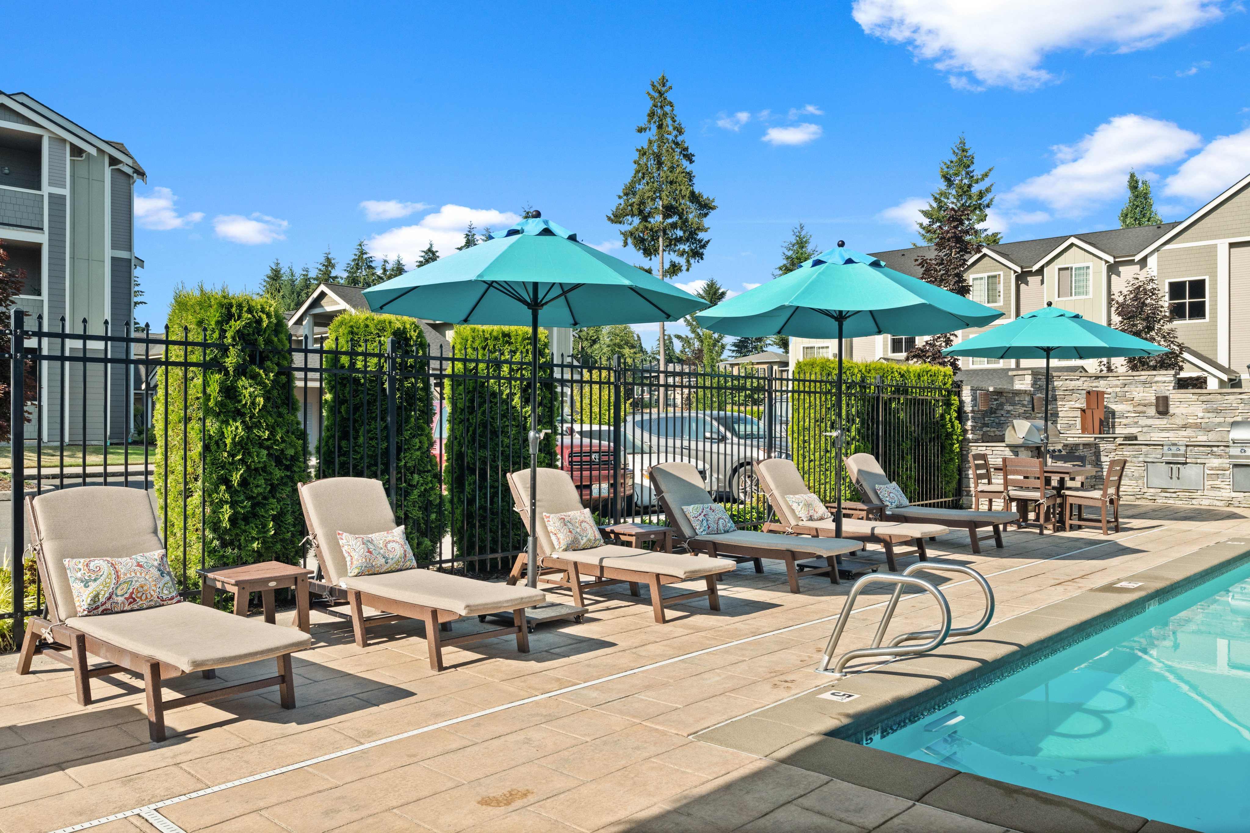 Pool l Luxury Apartments in Puyallup, WA l Silver Creek