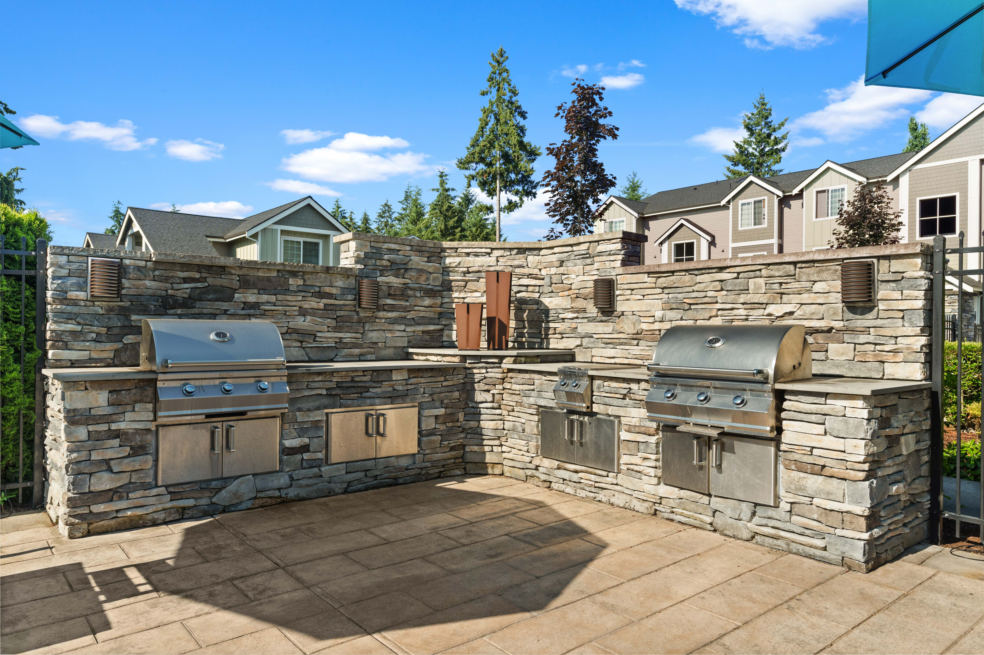 Built-in Grilling Stations and Seating l Luxury Apartments in Puyallup, WA l Silver Creek