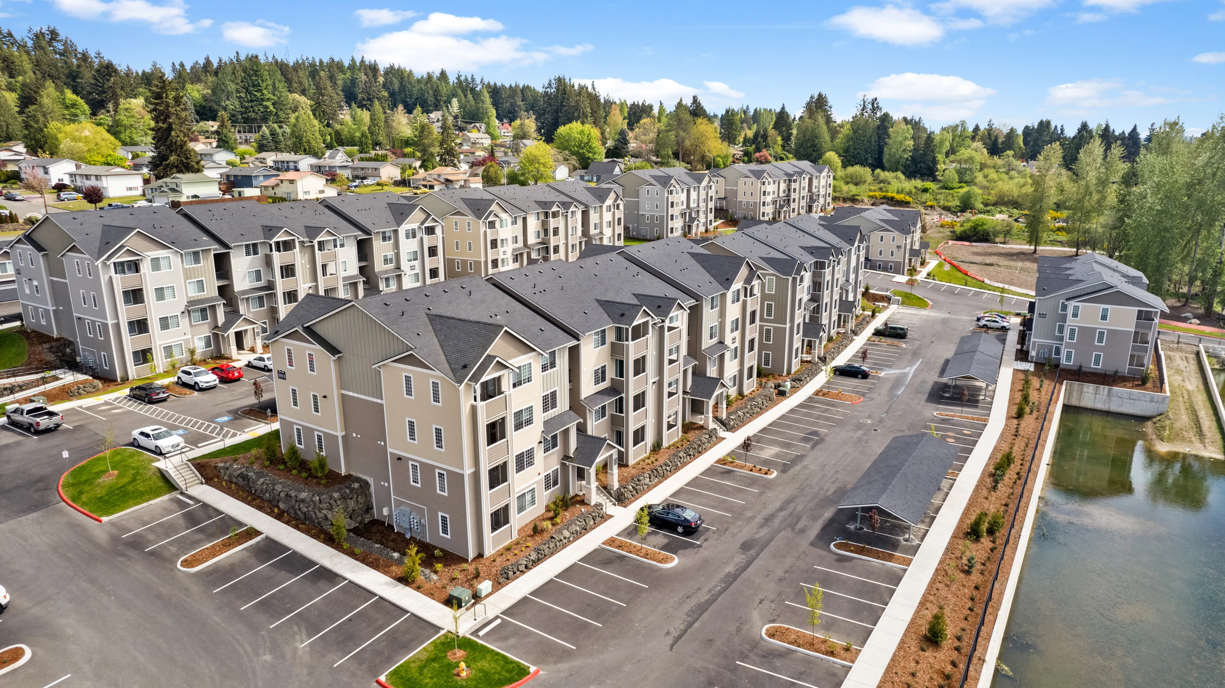 Apartment Building Exterior l Luxury Apartments and Townhomes for Rent in Bremerton, WA l Blue Ridge Apartments