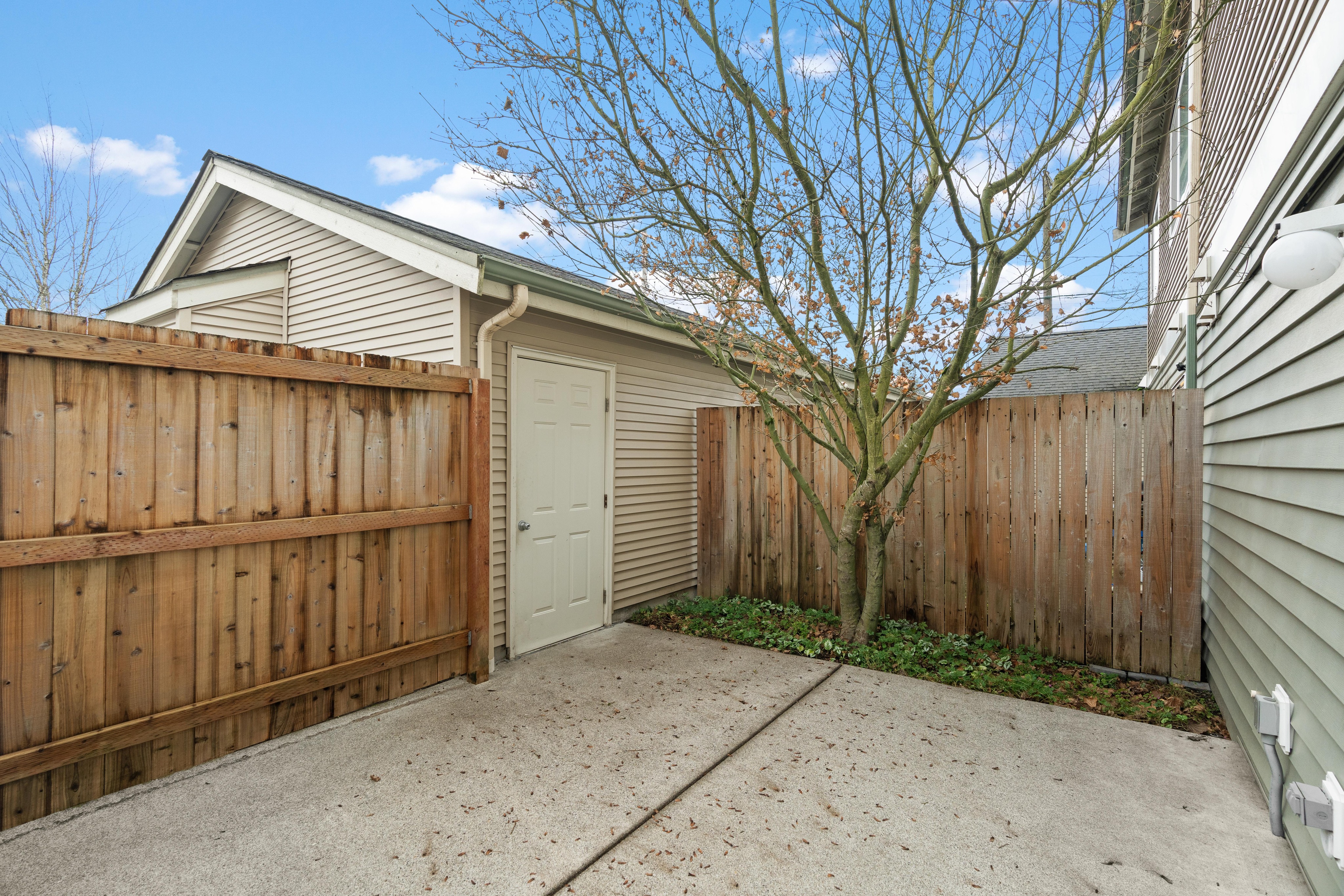 Private Lanai l Apartments for Rent in Tacoma, WA l Cedar Court Apartments