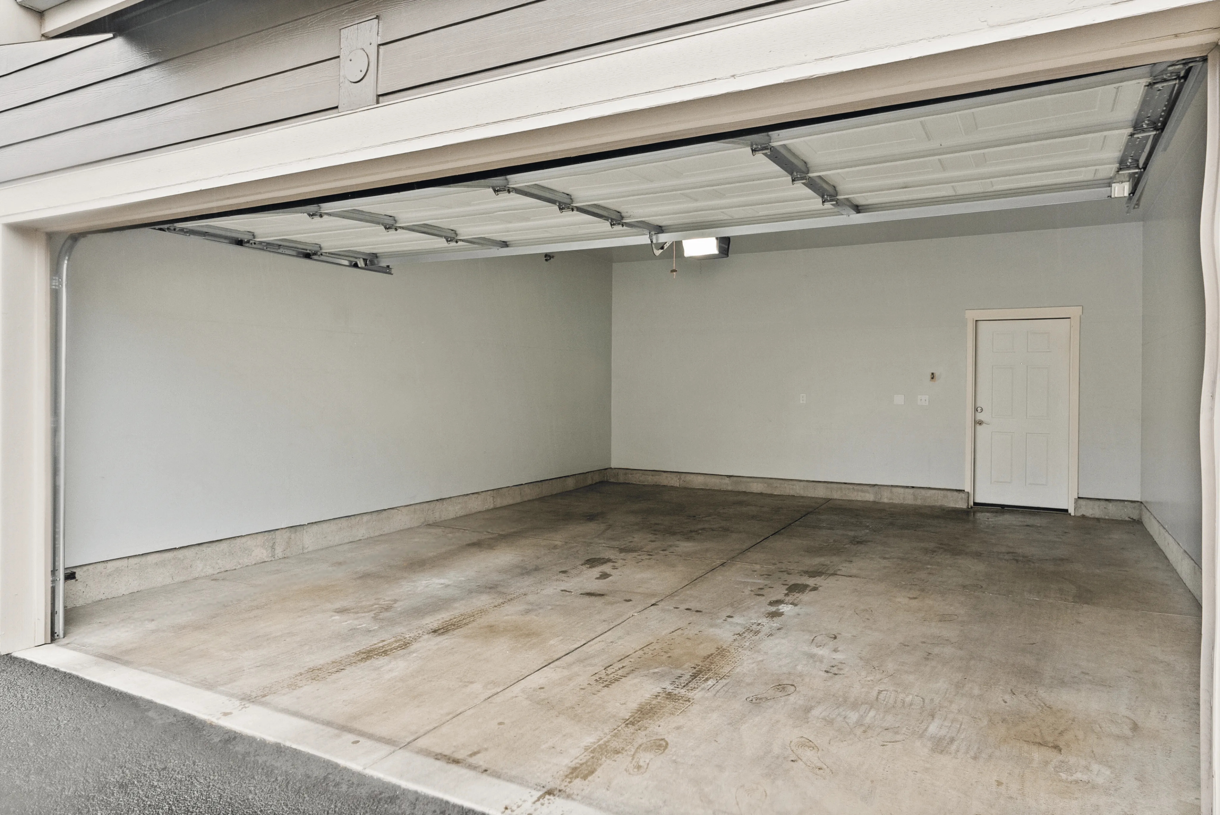 Private Garage l Luxury Apartments for Rent l Fife, WA l Port Landing