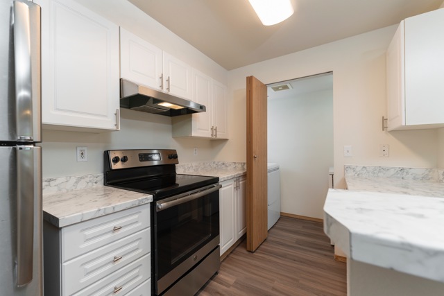 One Bedroom w/Den
