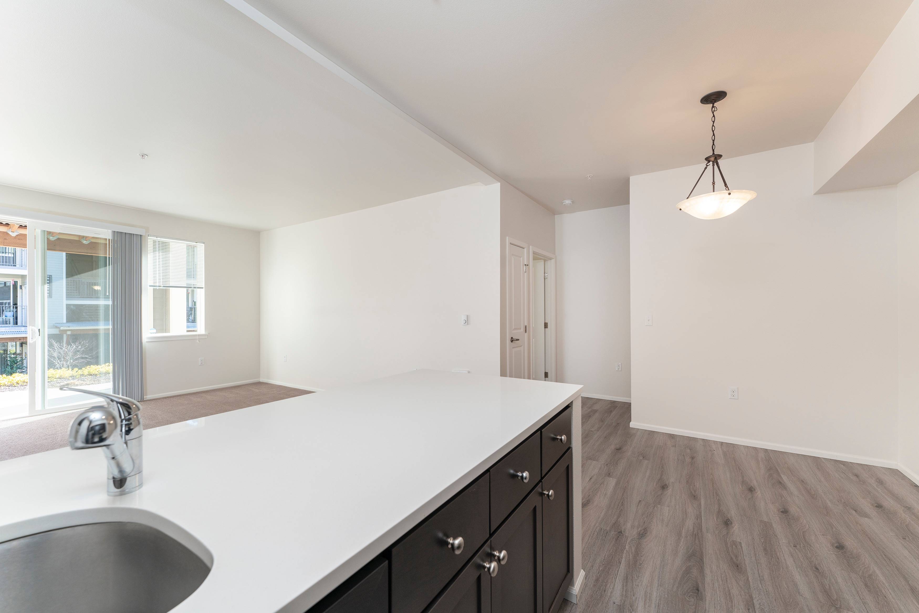 1 Standard 841 Sq Ft