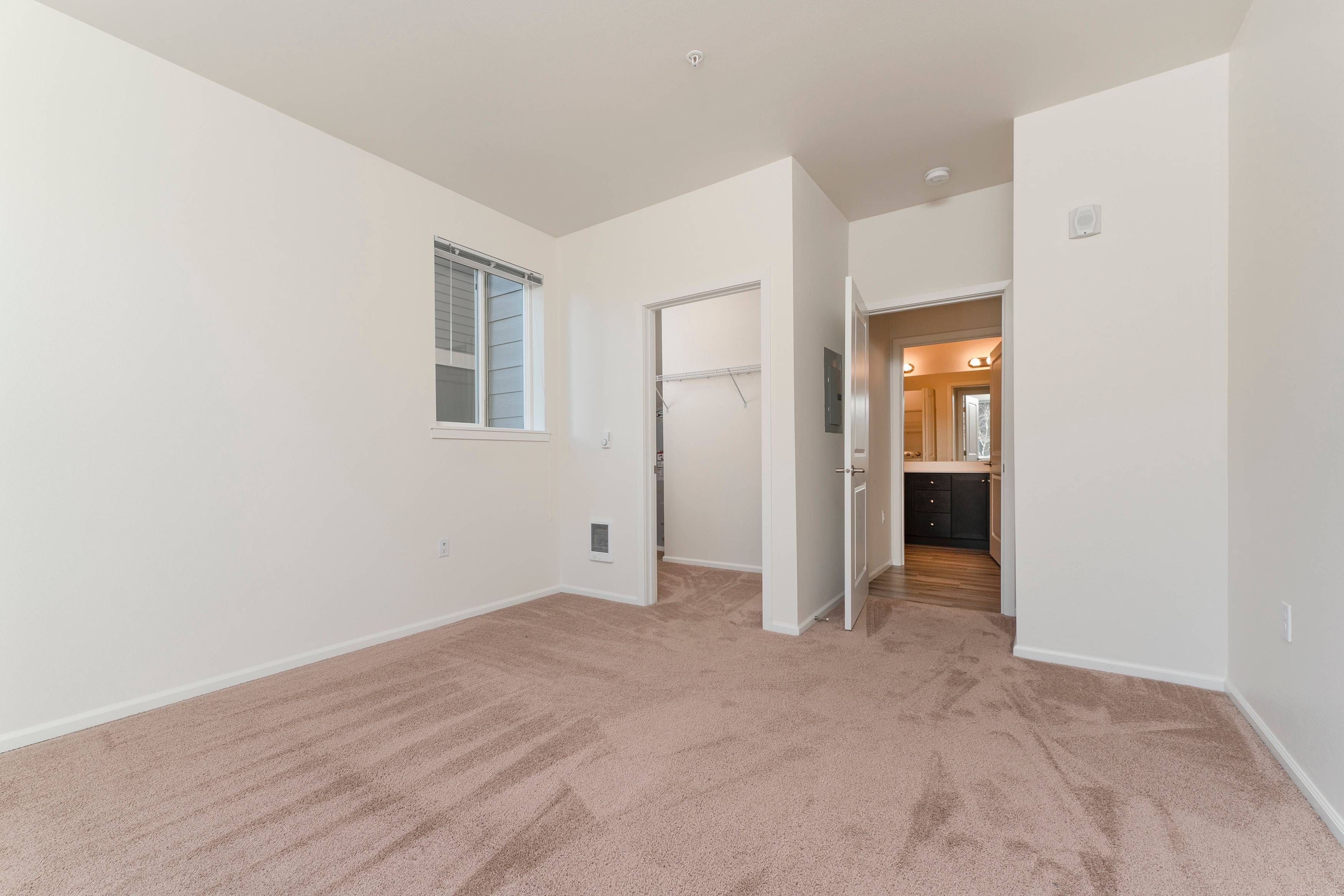 1 Standard 841 Sq Ft