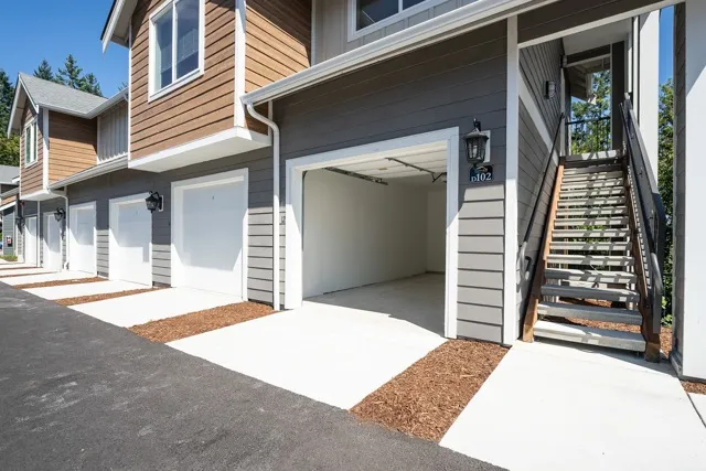 Carriage Studio w/Garage