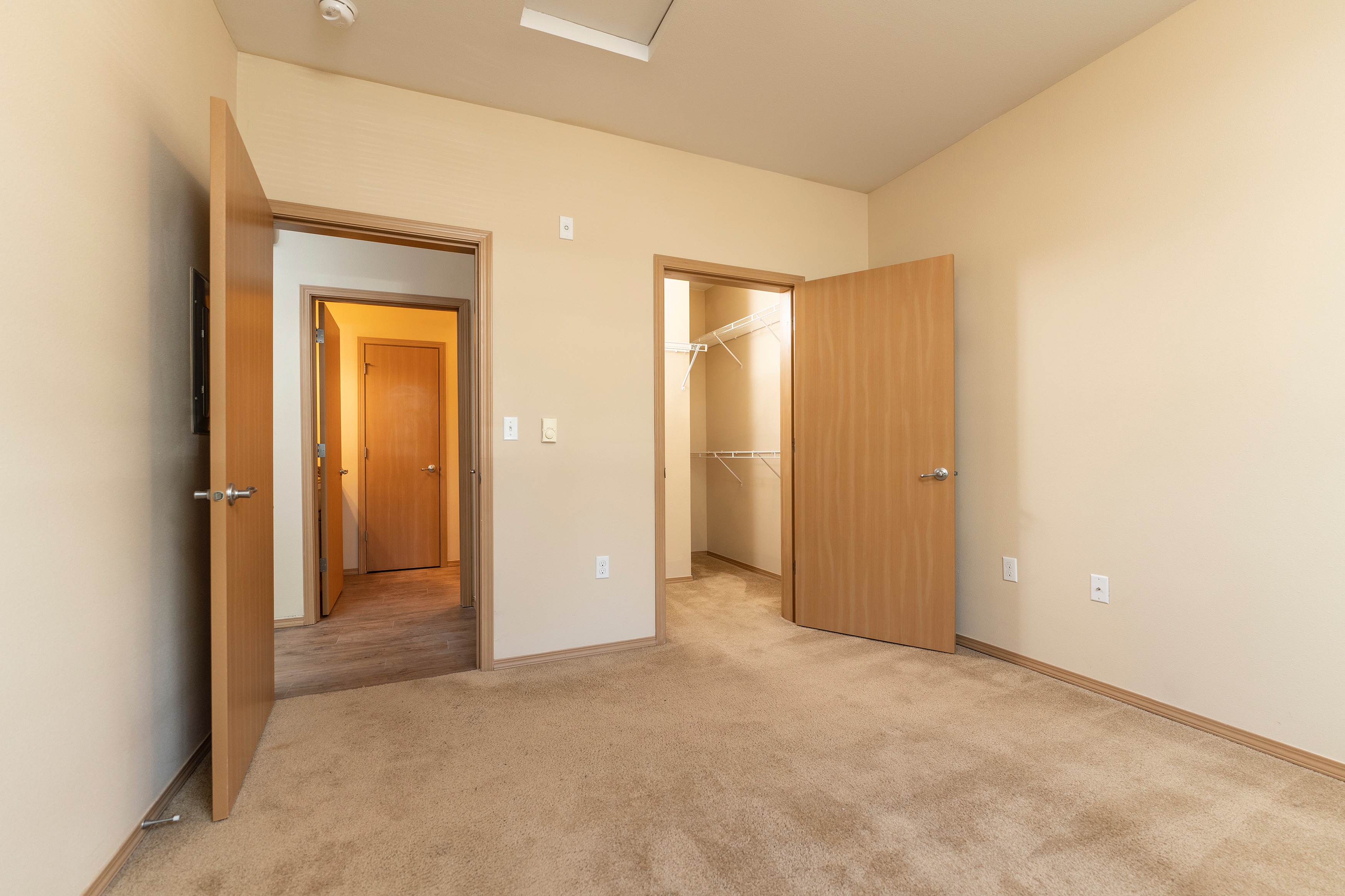 1x1 w/Garage - 749 sq ft