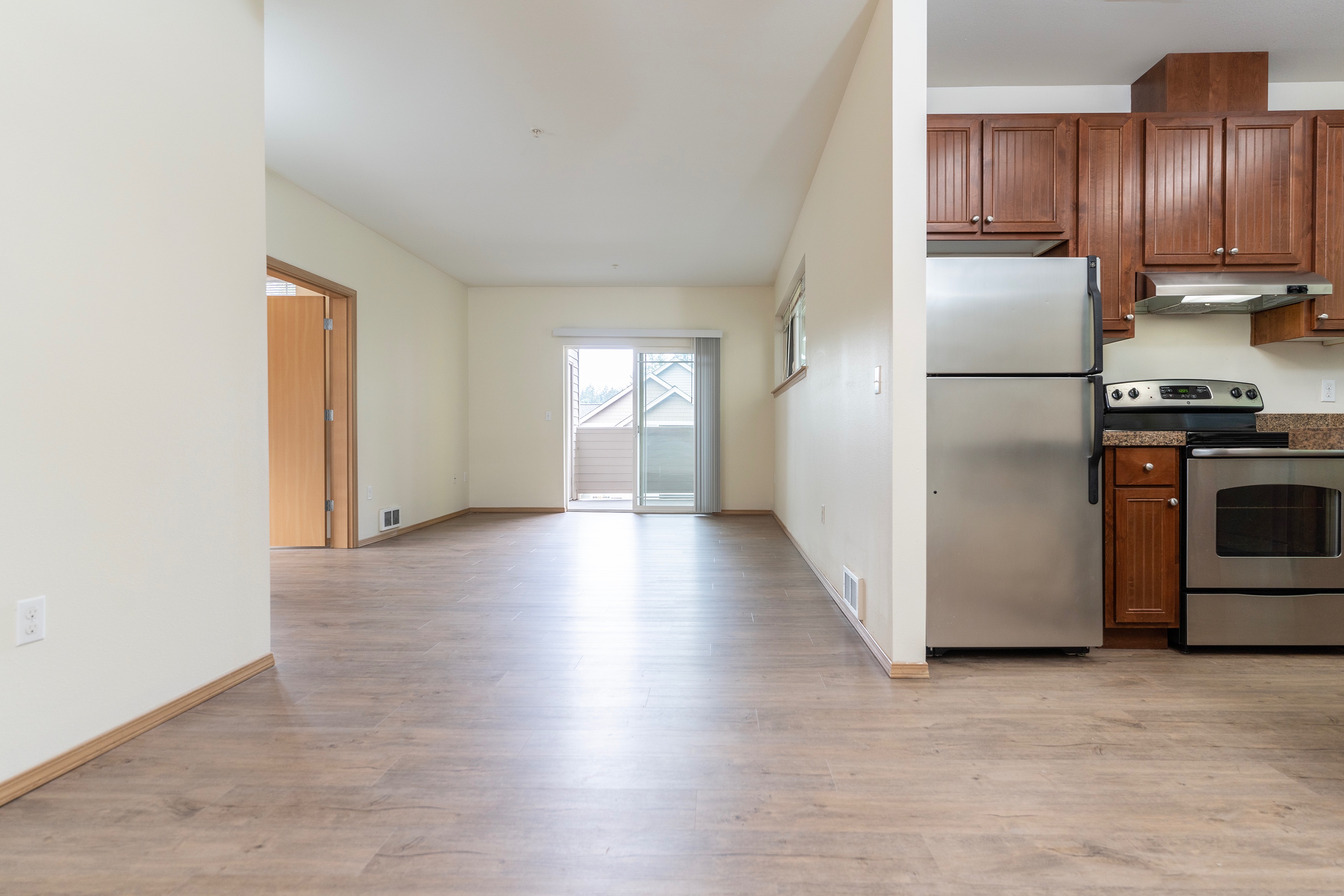 2x2 w/Den & Garage Townhome - 1306 sq ft