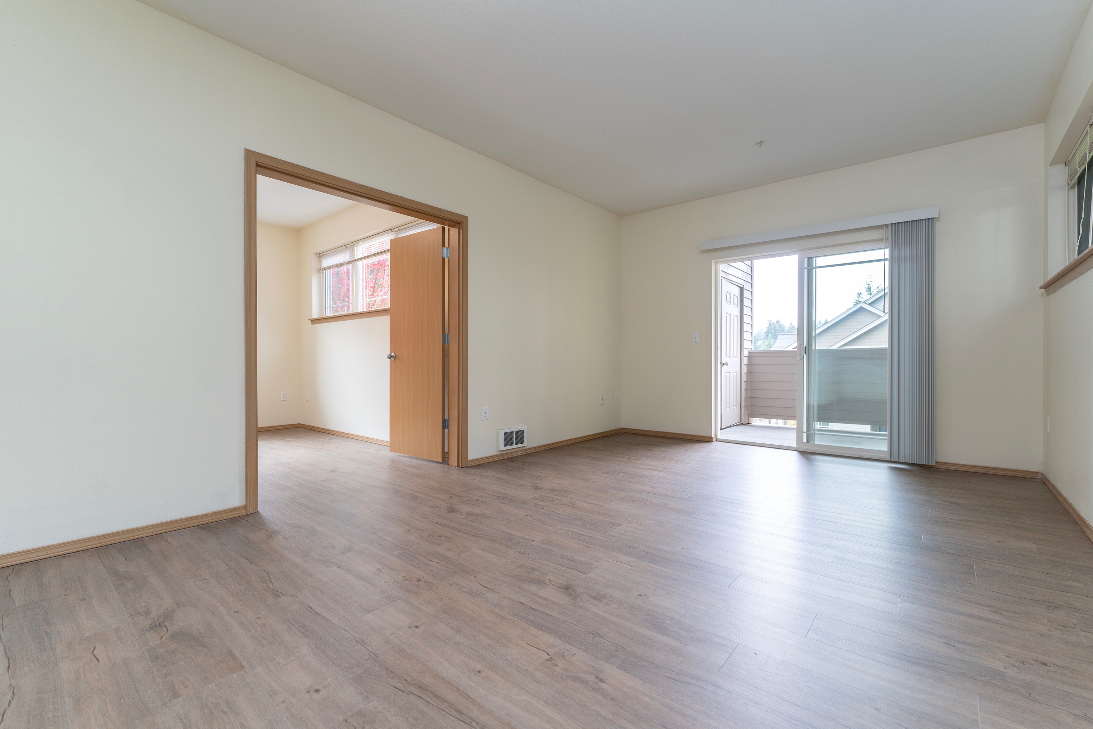 2x2 w/Den & Garage Townhome - 1306 sq ft