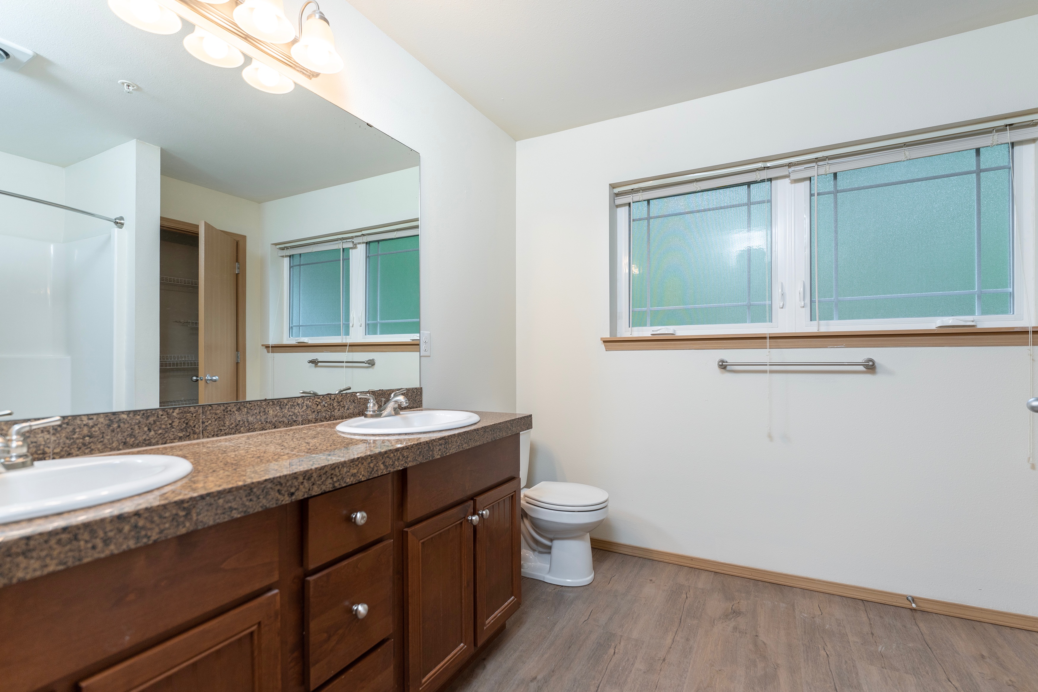 2x2 w/Den & Garage Townhome - 1306 sq ft