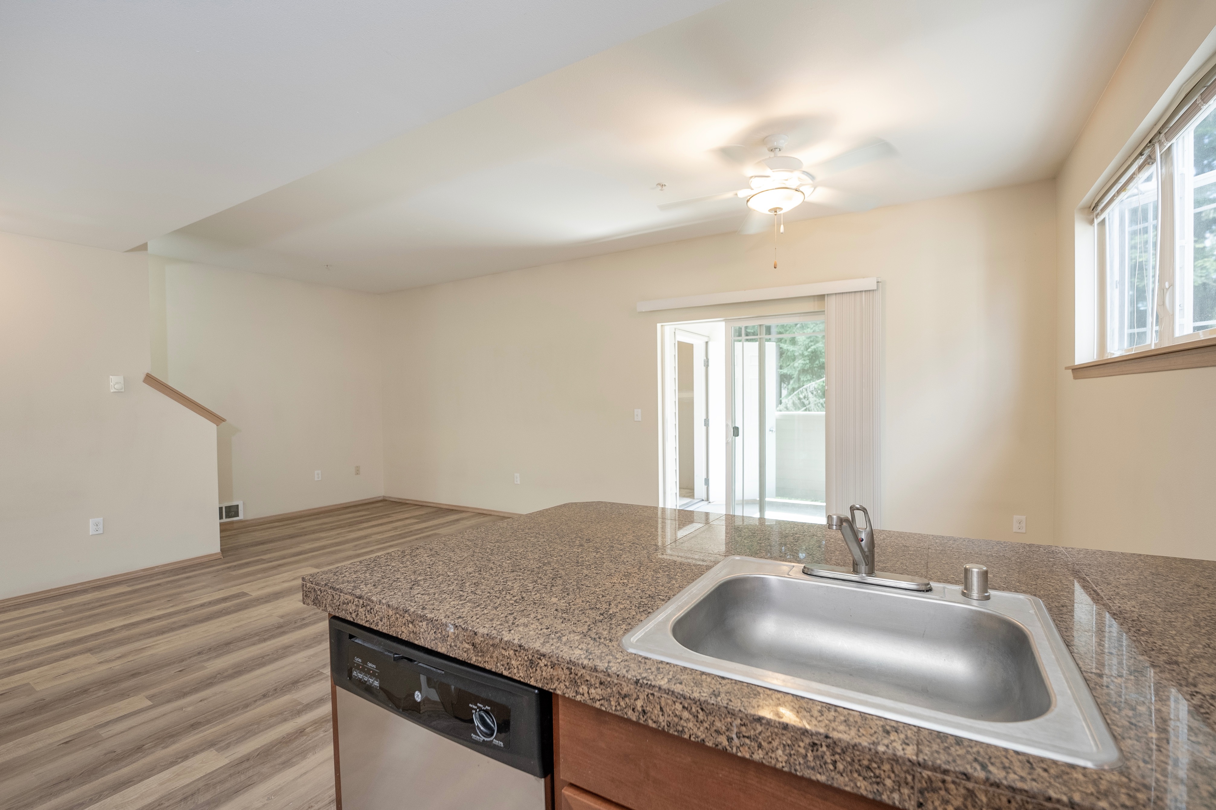 3x2 Townhome w/Garage - 1280 sq ft