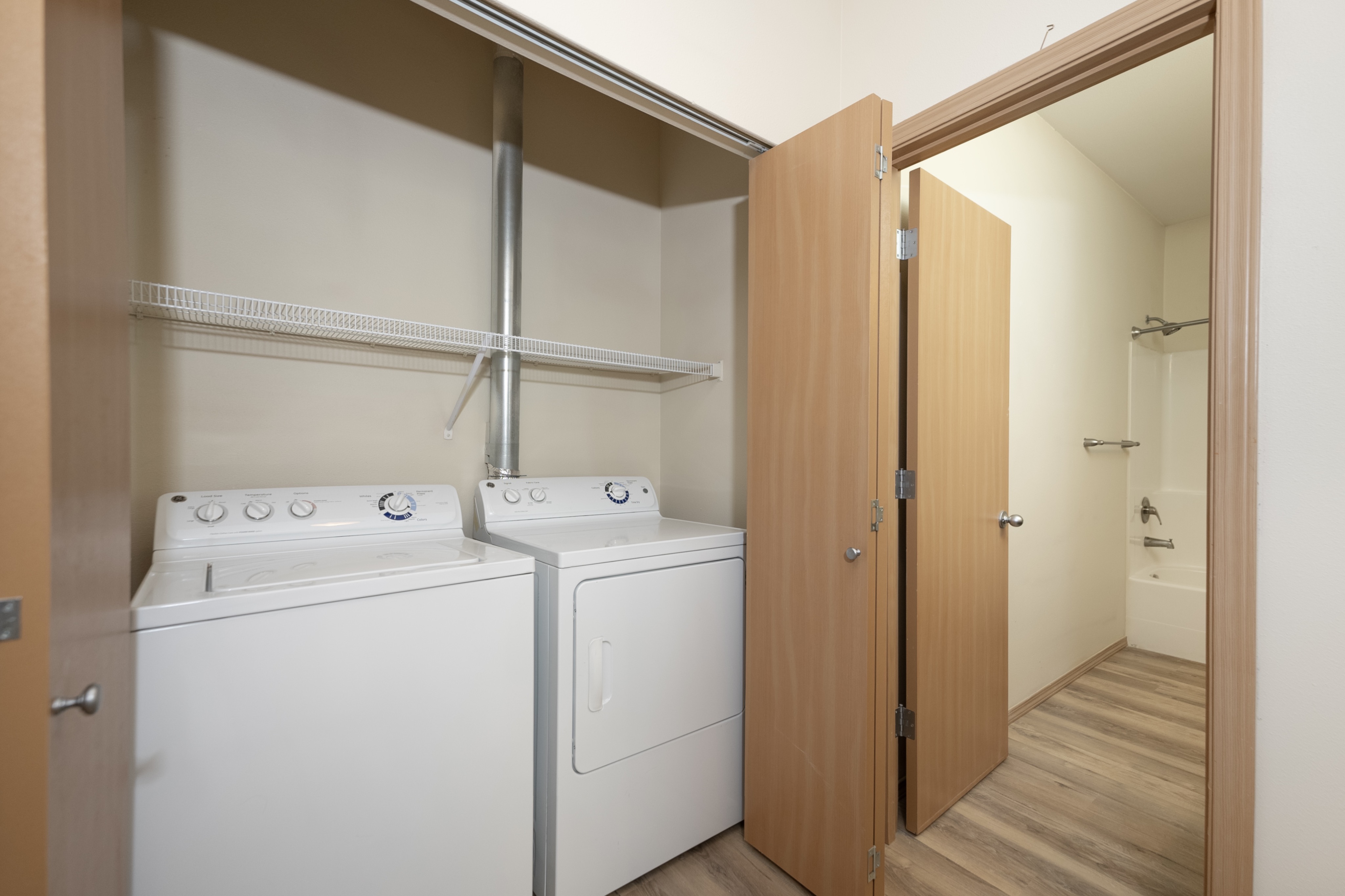 3x2 Townhome w/Garage - 1280 sq ft