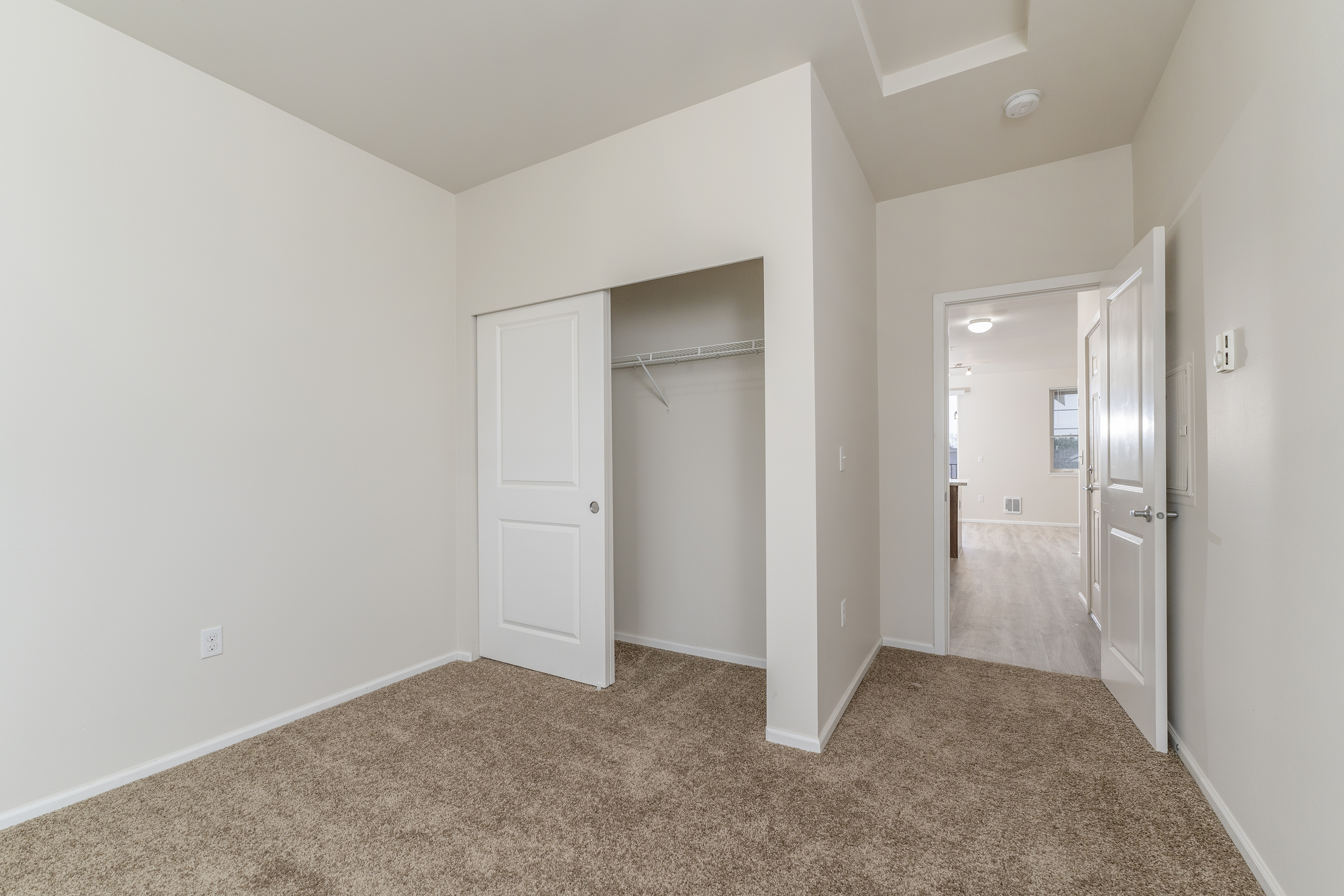 1x1 Economy 588 Sq Ft