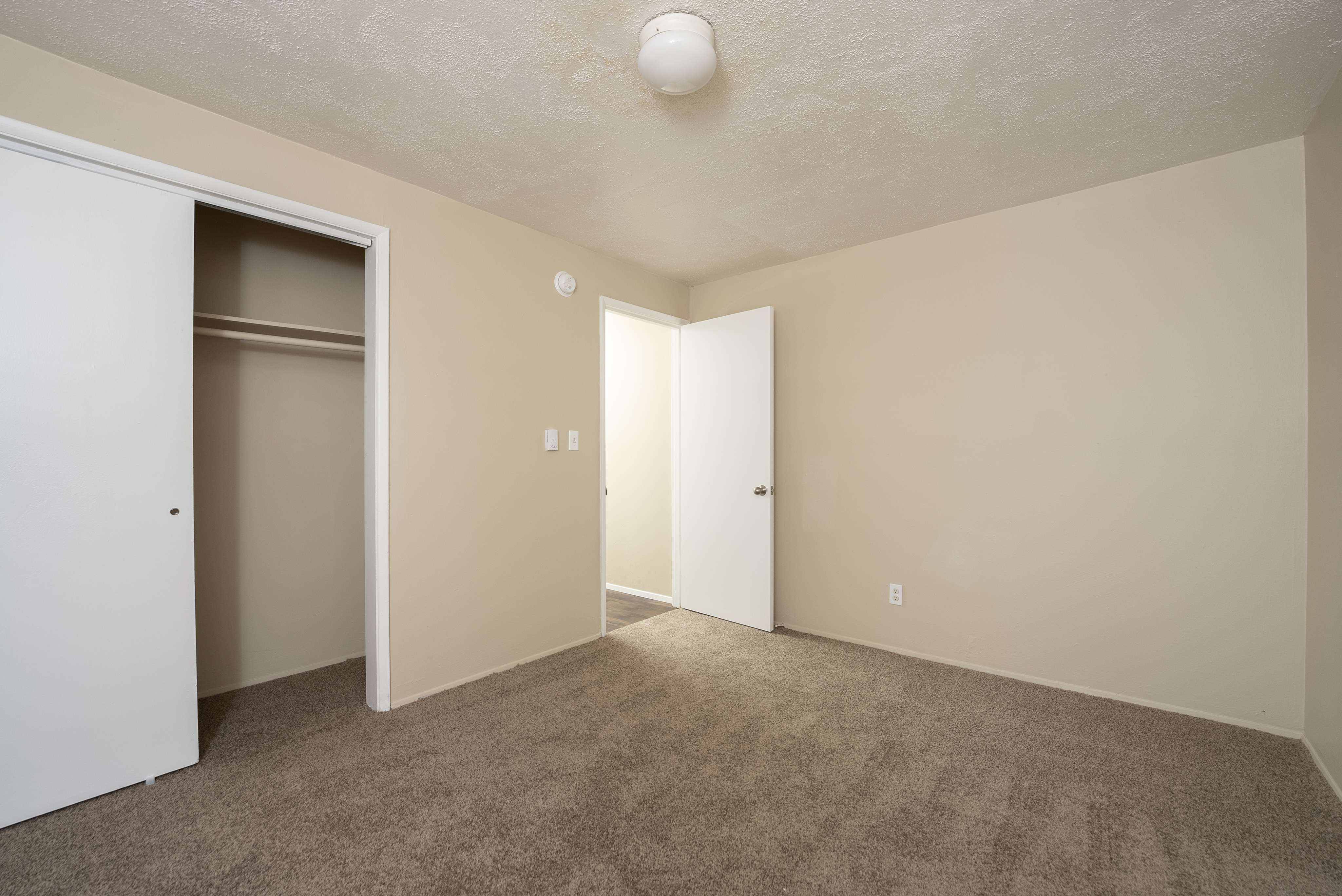 2 Bedroom 1 Bath Deluxe 810 Sq Ft