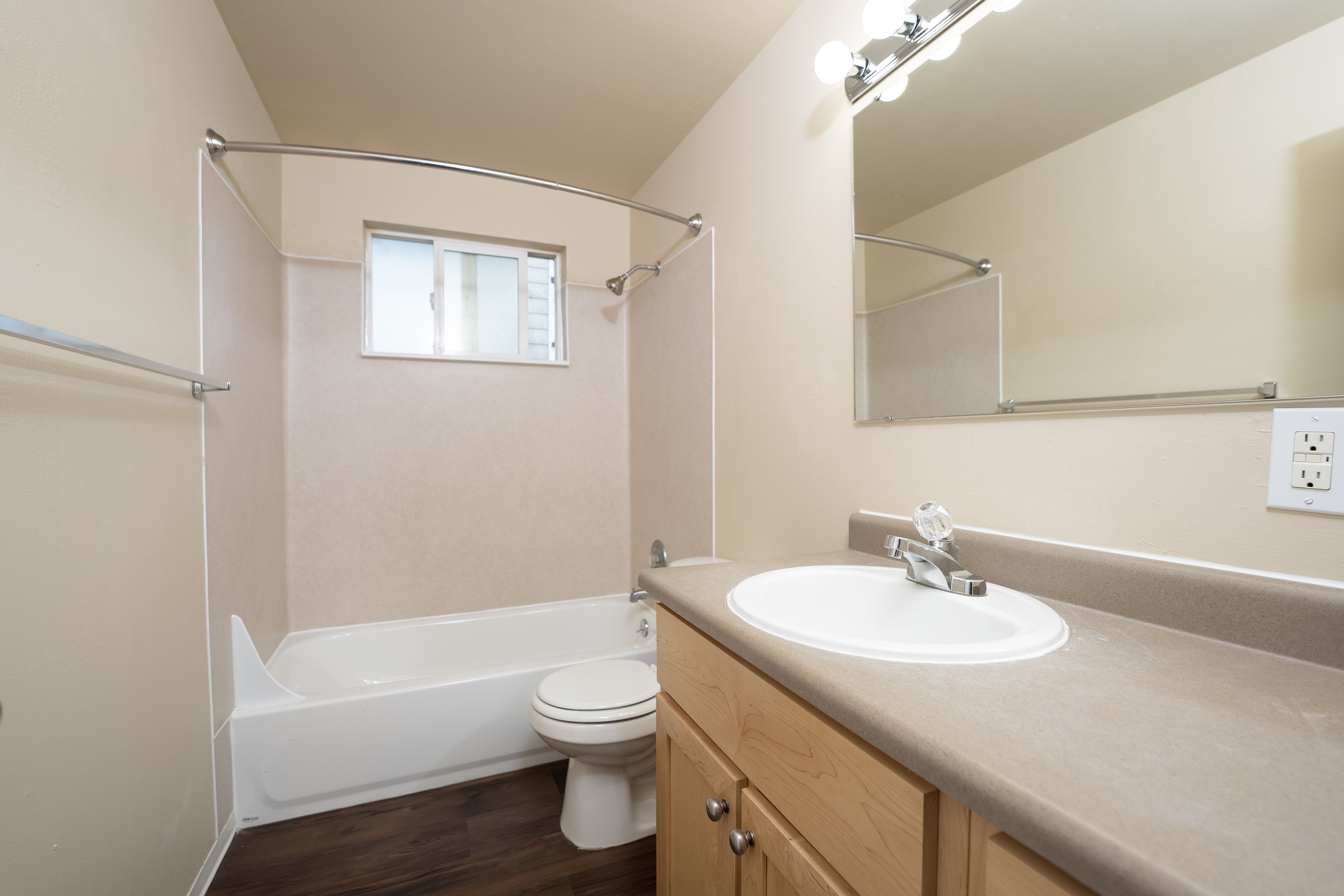 2 Bedroom 1 Bath Deluxe 810 Sq Ft