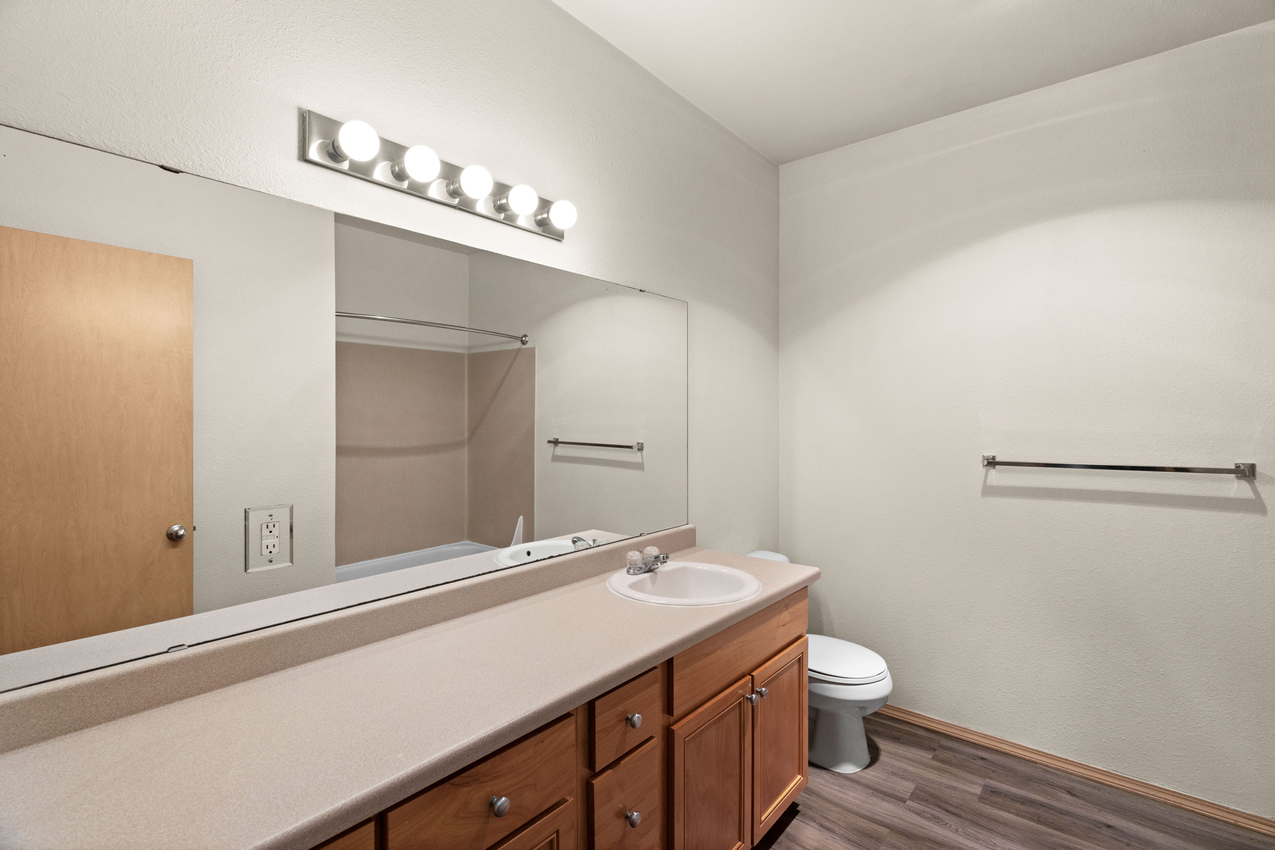 2 Bedroom 1 Bath Deluxe 1052 Sq Ft