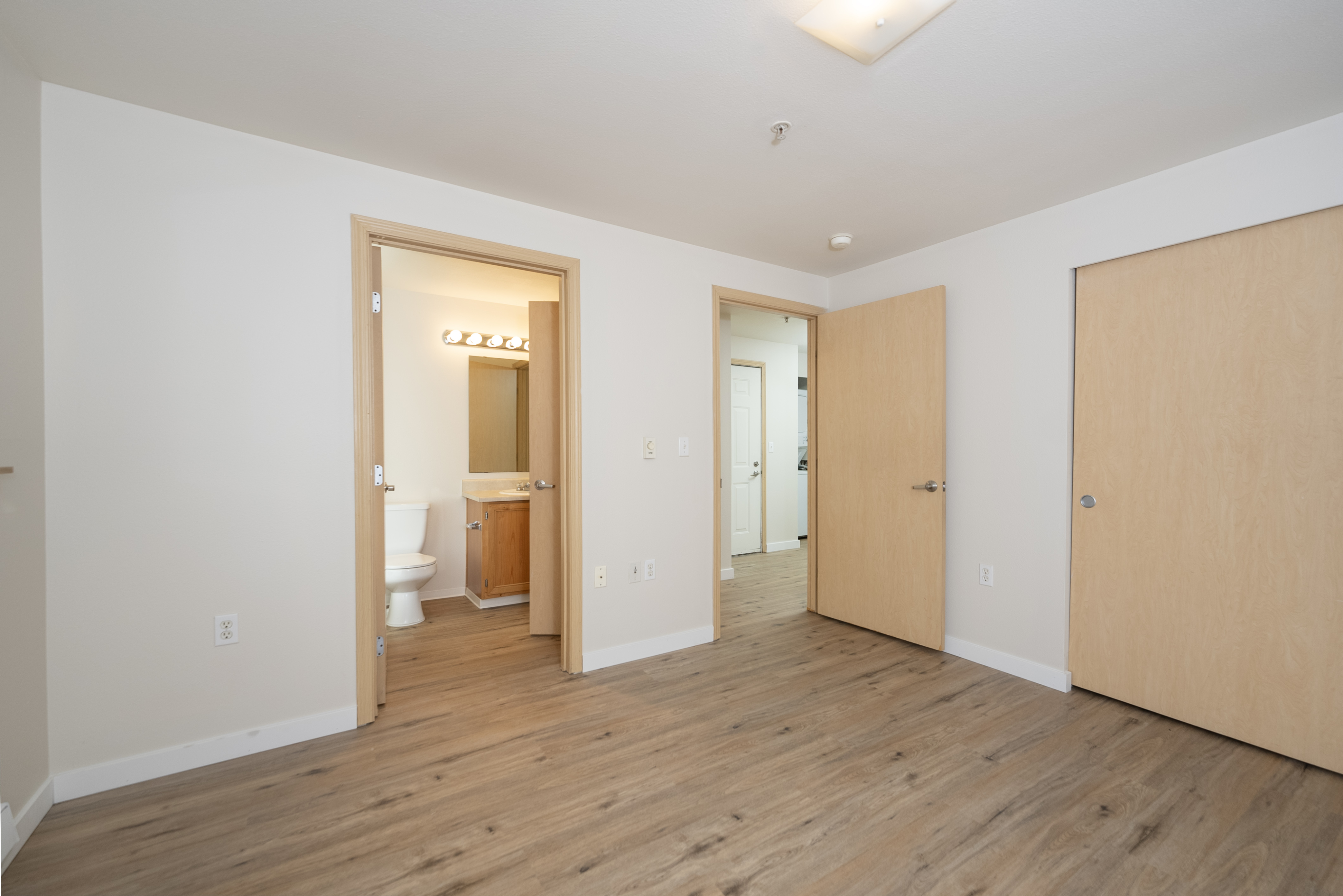 1 Bedroom Efficiency 605 Sq Ft