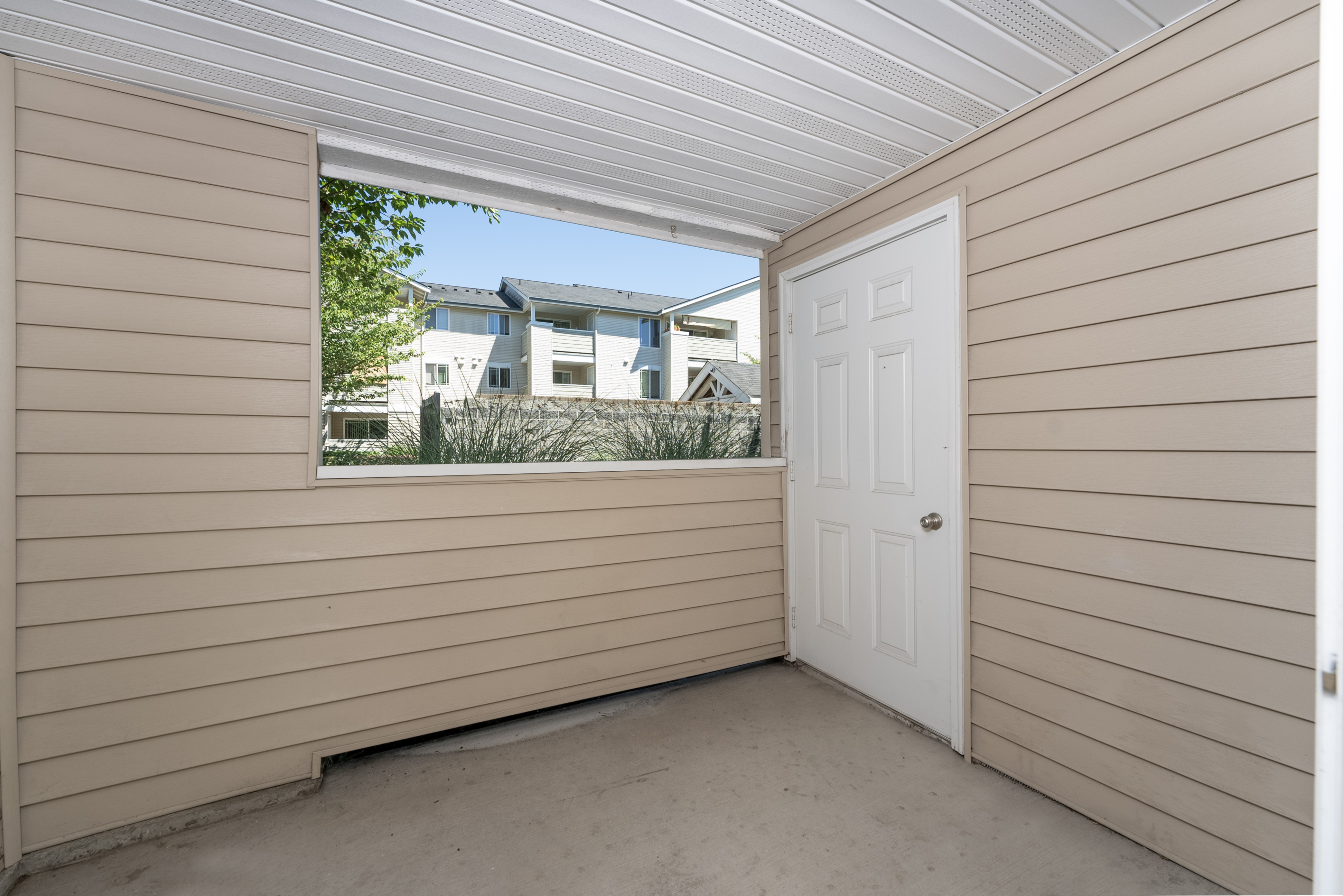 1 Bedroom Efficiency 605 Sq Ft