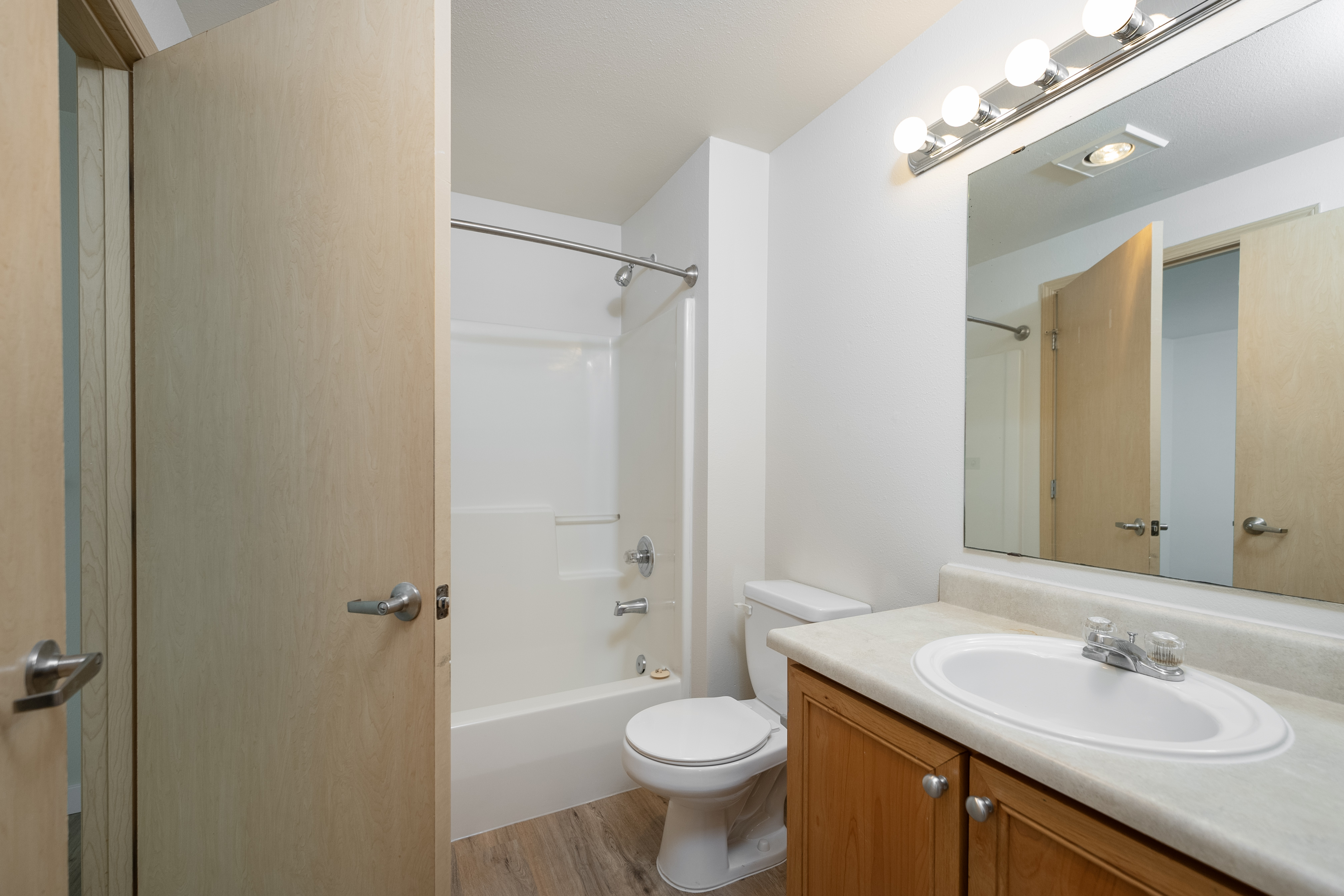 1 Bedroom Efficiency 605 Sq Ft