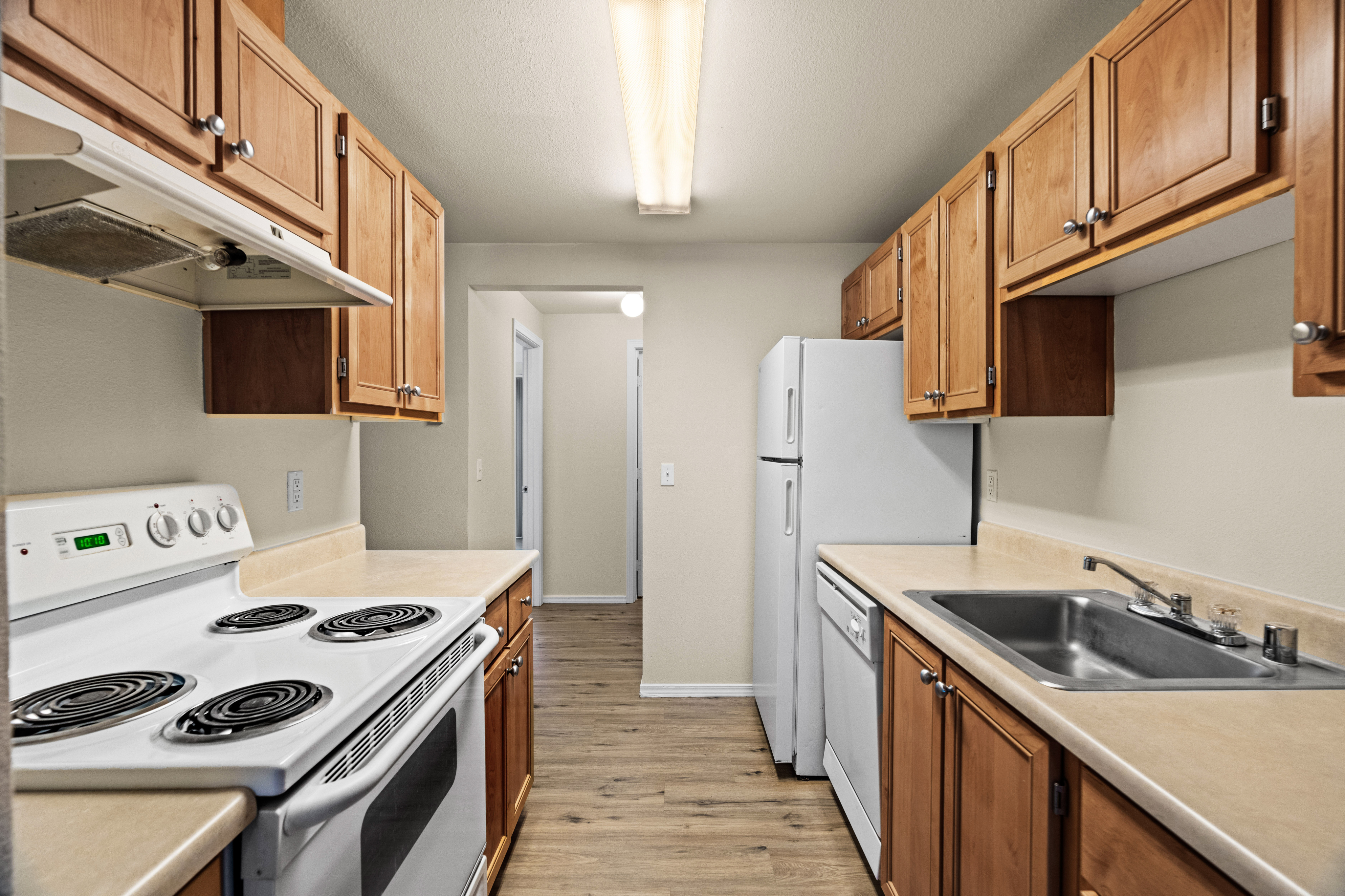 1 Bedroom w/Garage 720 Sq Ft