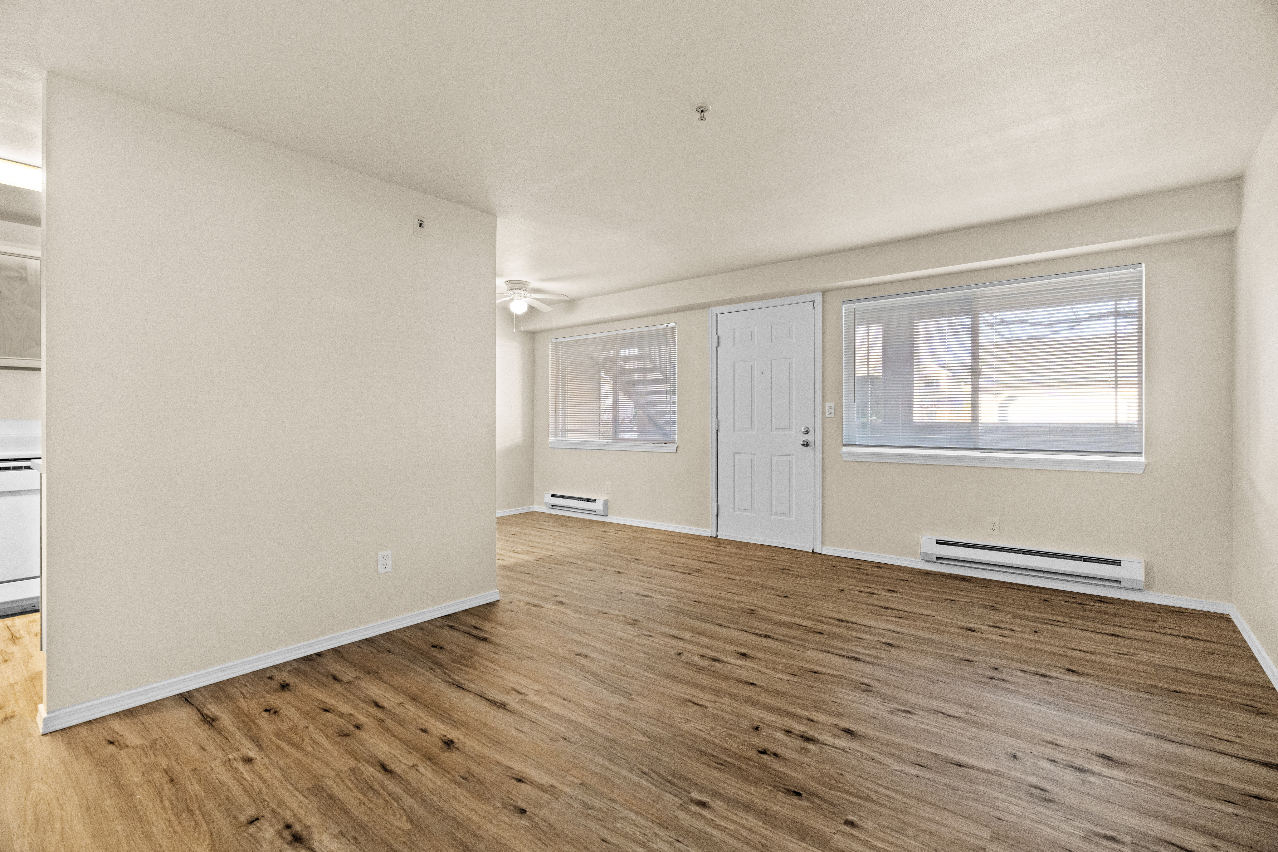 1 Bedroom w/Garage 720 Sq Ft
