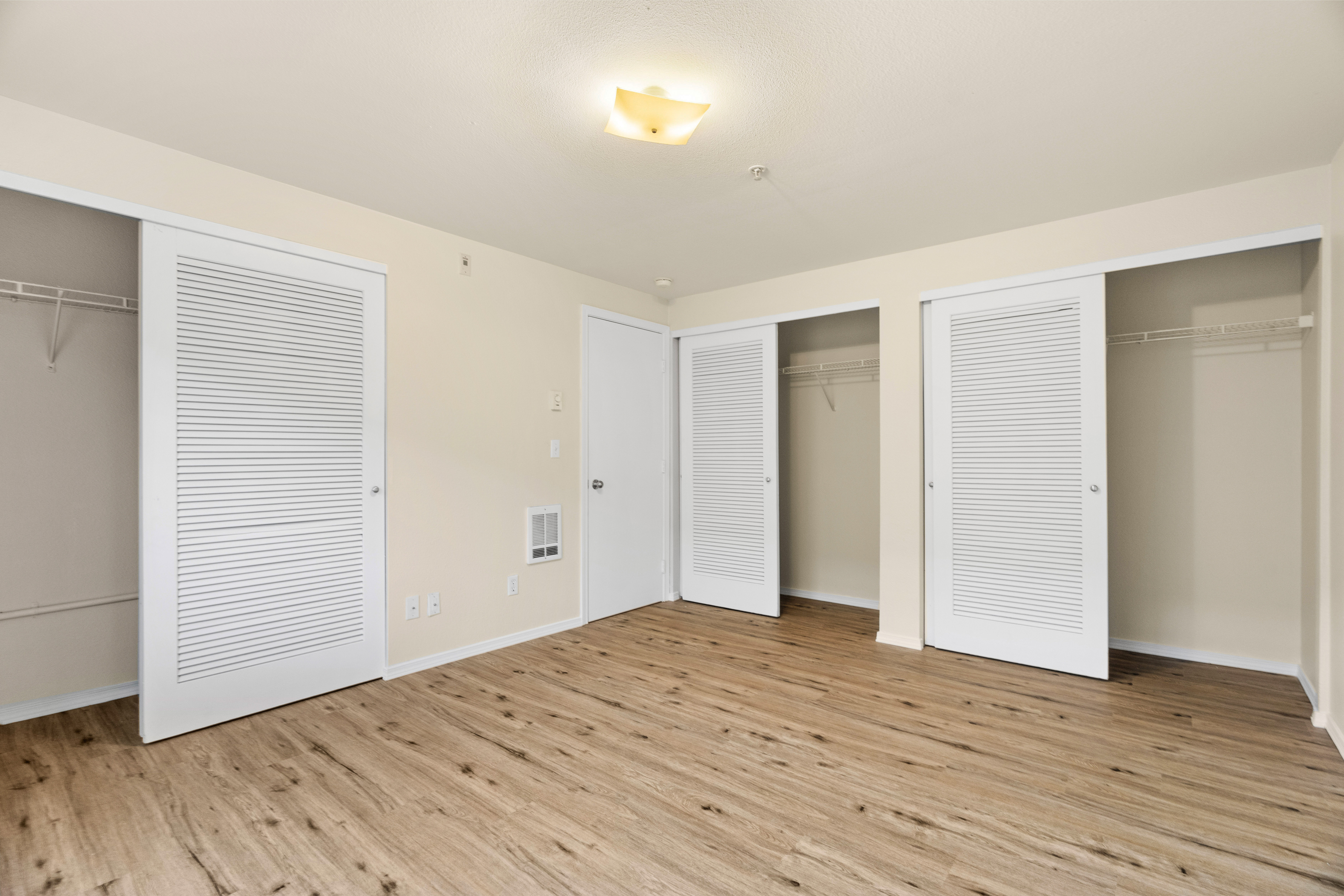 1 Bedroom w/Garage 720 Sq Ft