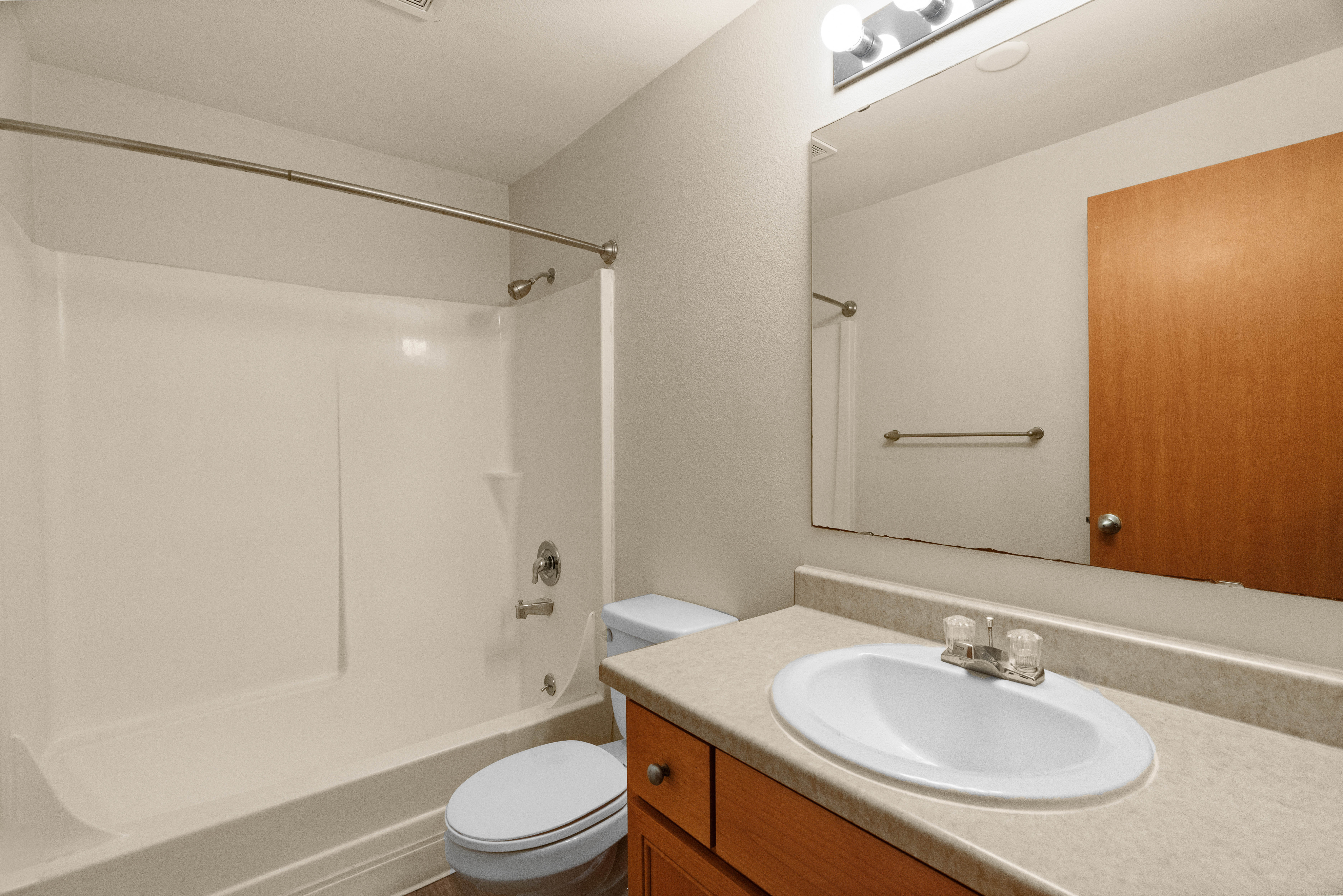 2 Bedroom 1 Bath Deluxe 818 Sq Ft
