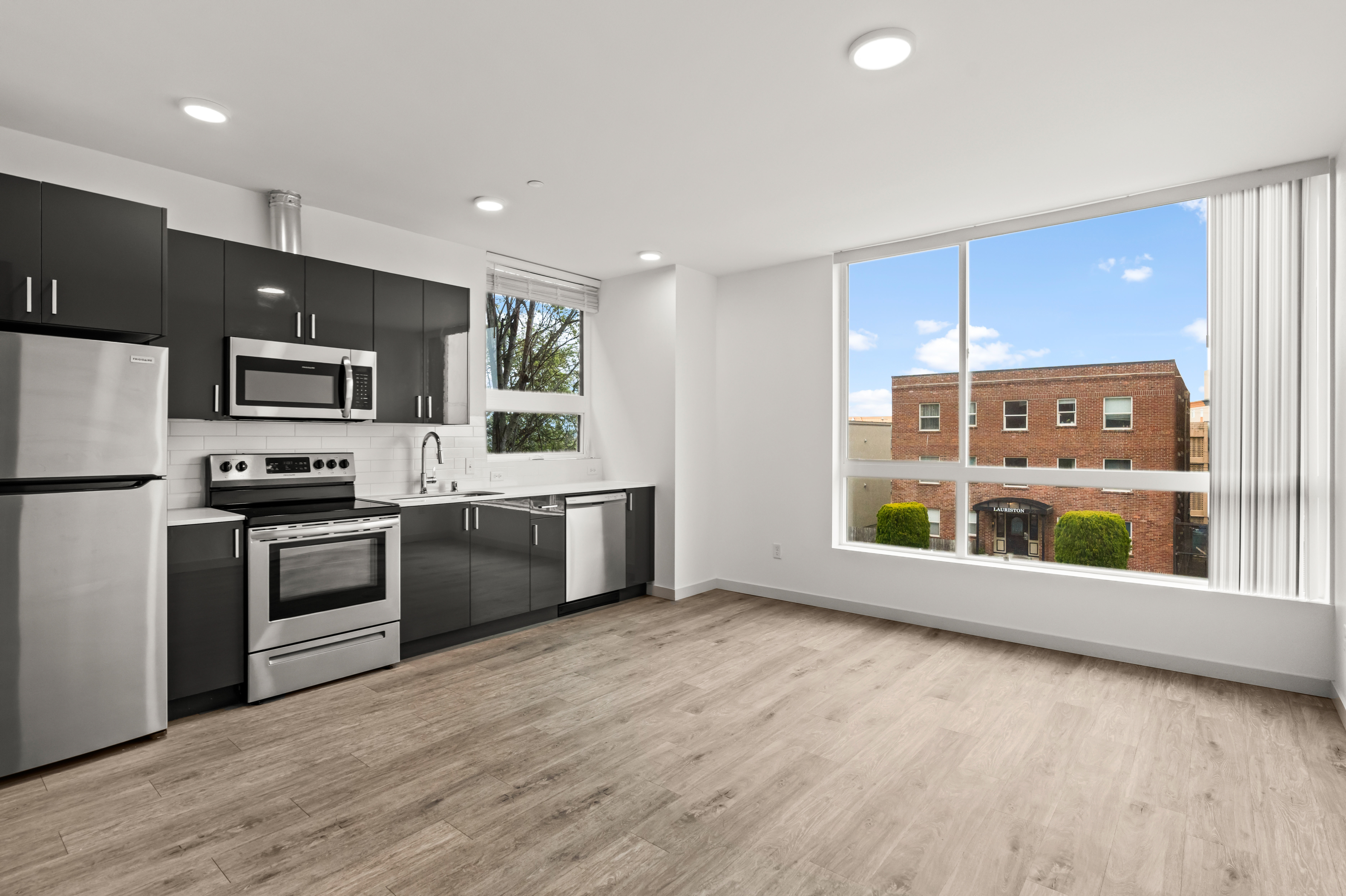 Two Bedroom Two Bath Deluxe Kitchen/Living