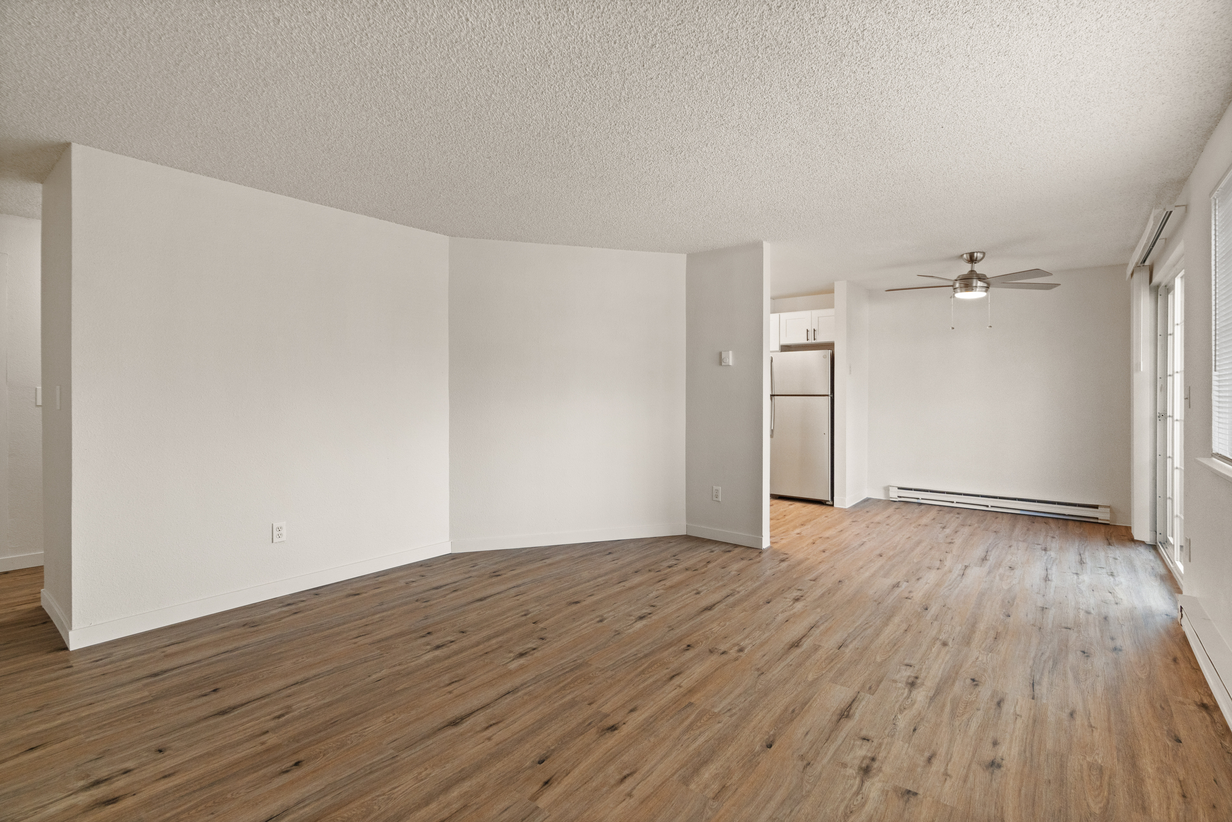 2x1 - 837 sq ft