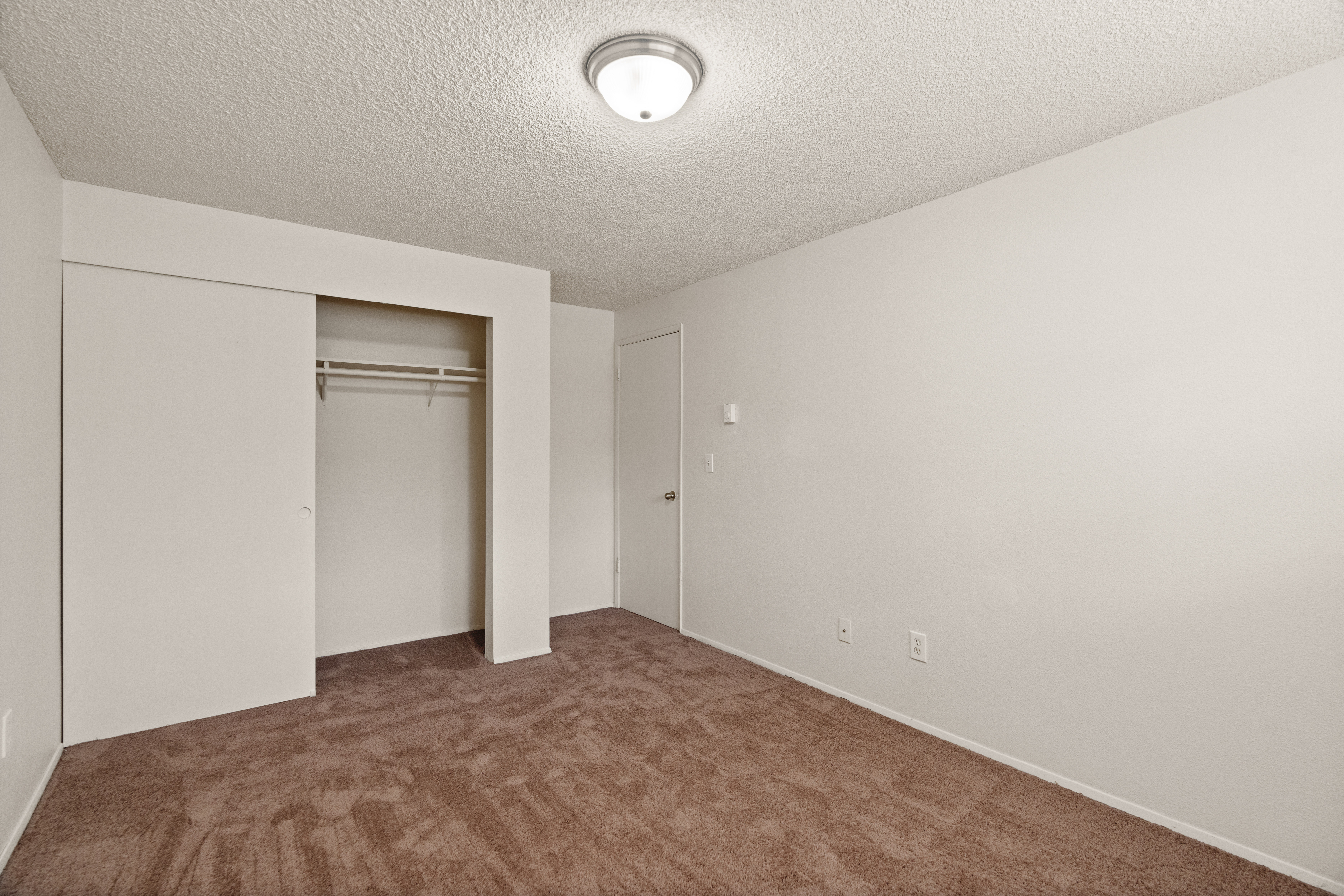 2x1 - 837 sq ft